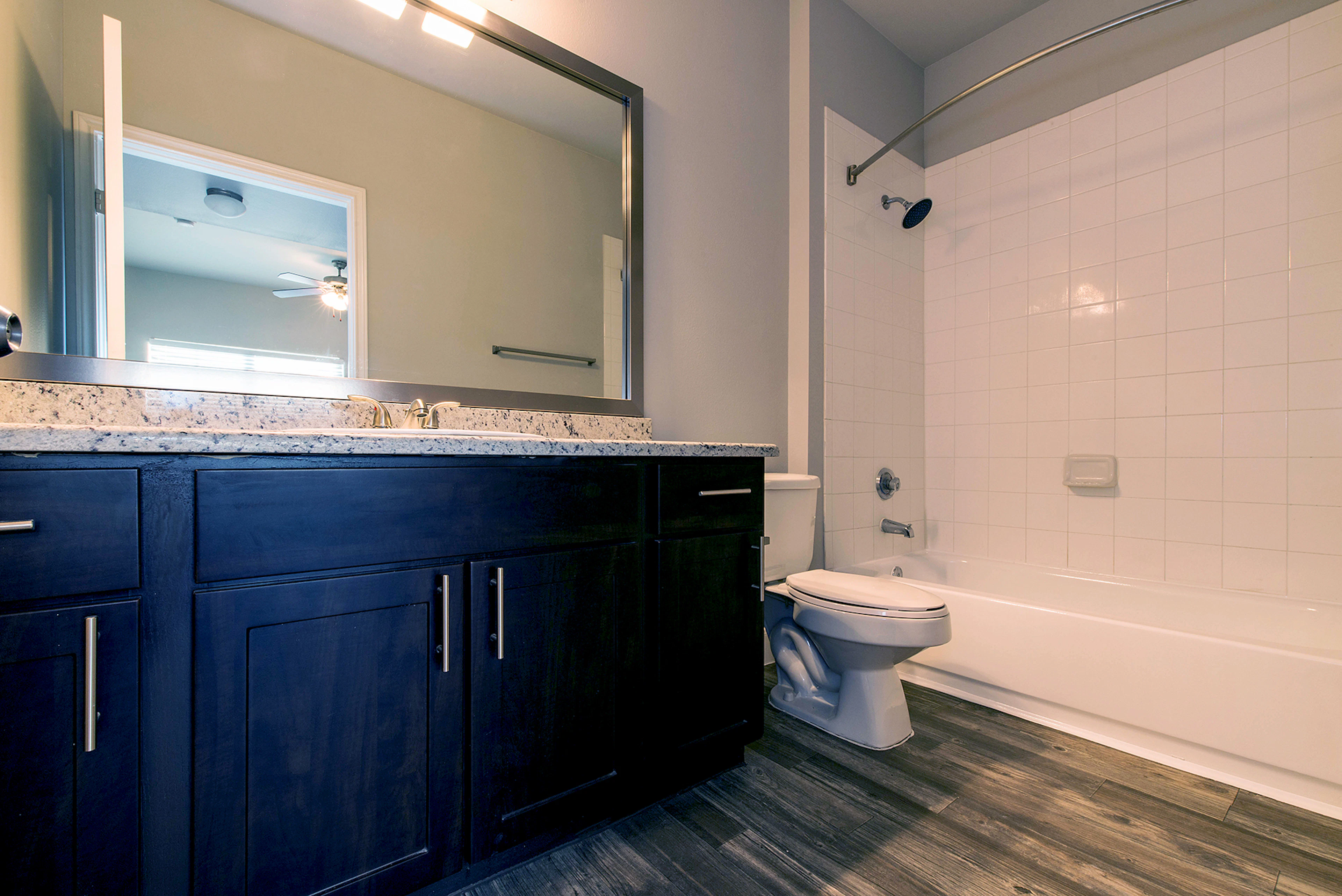 Interior de apartamento en The Cape, Tomball, TX.