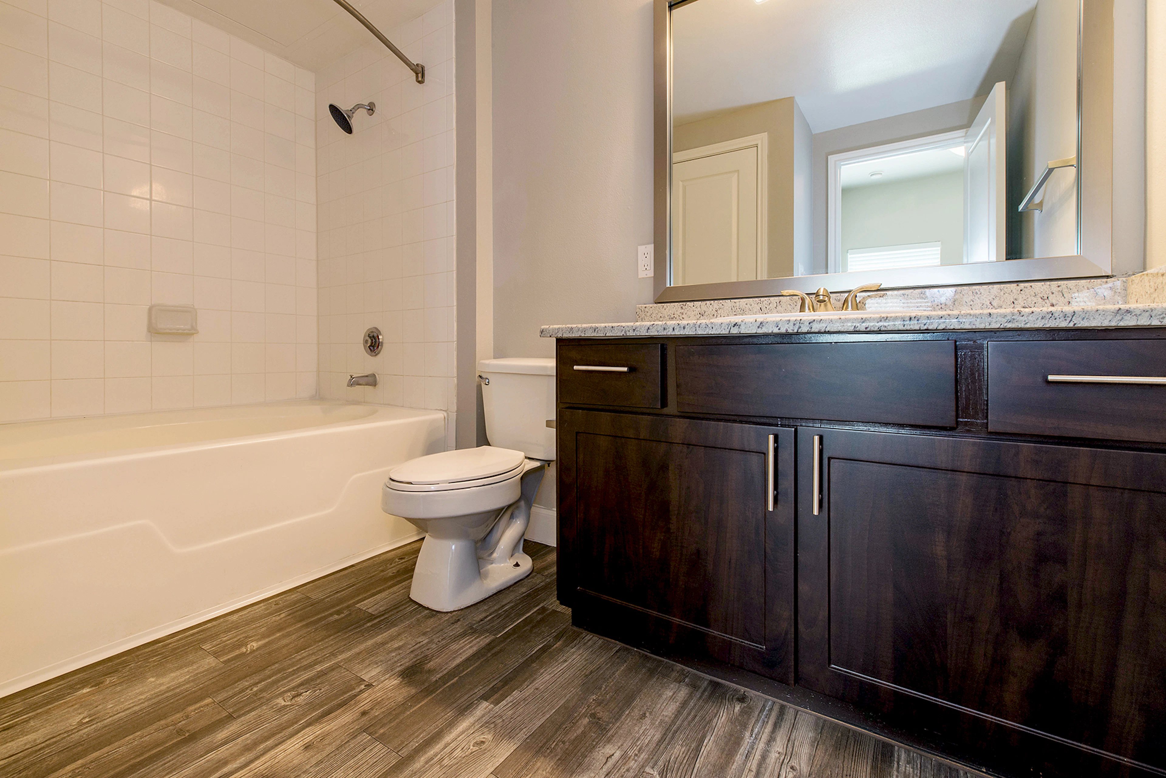 Interior de apartamento en The Cape, Tomball, TX.