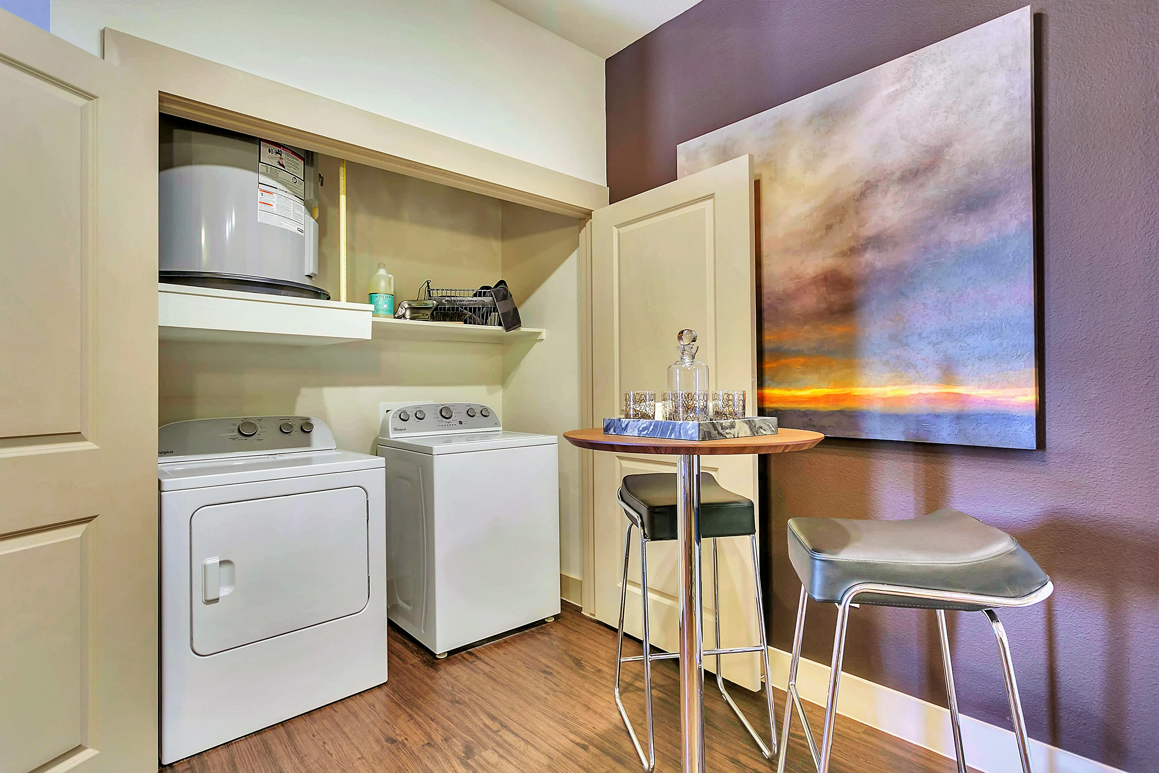 Interior de apartamento en Cayman Las Colinas, Irving, TX.