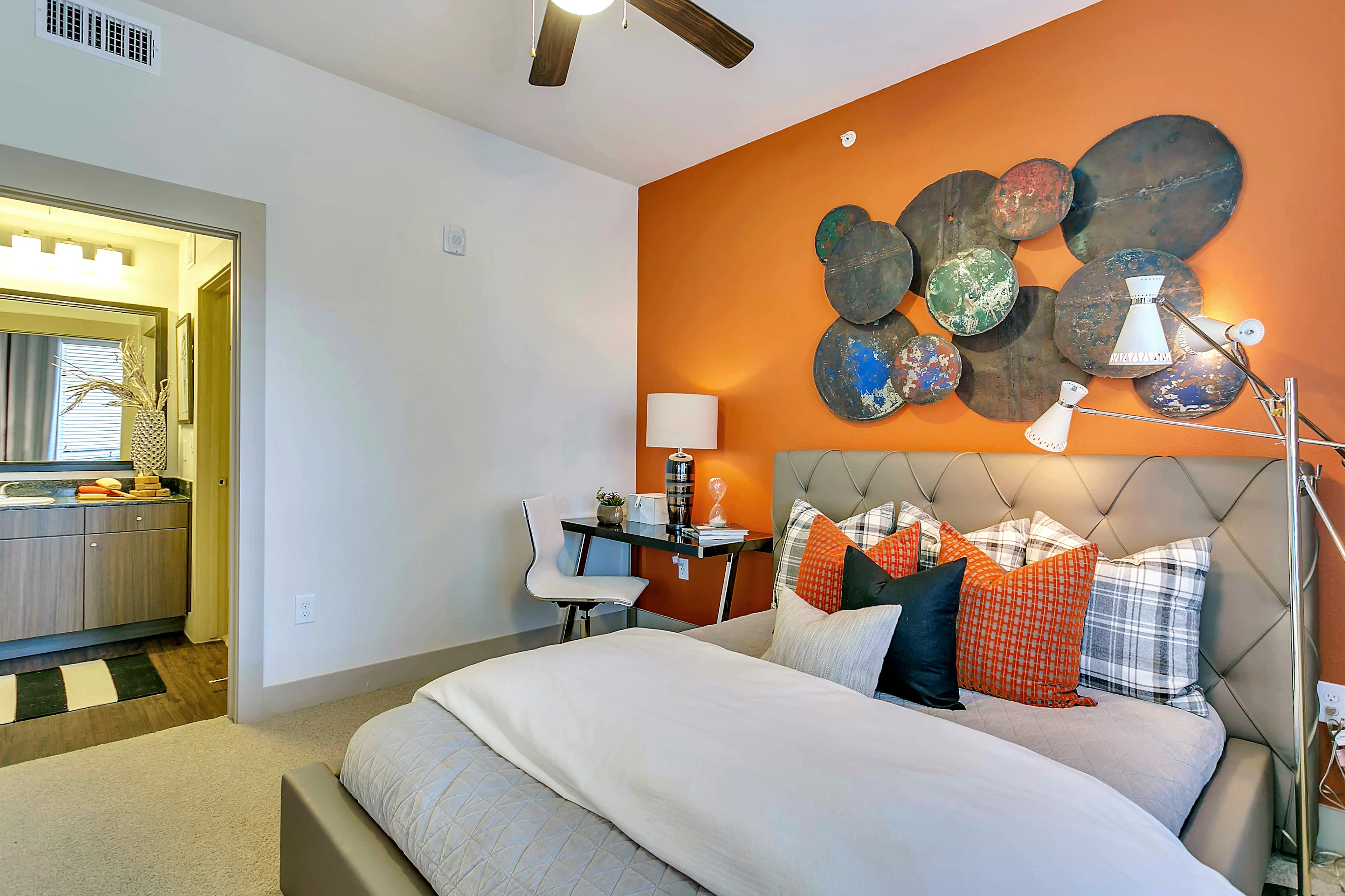 Interior de apartamento en Cayman Las Colinas, Irving, TX.