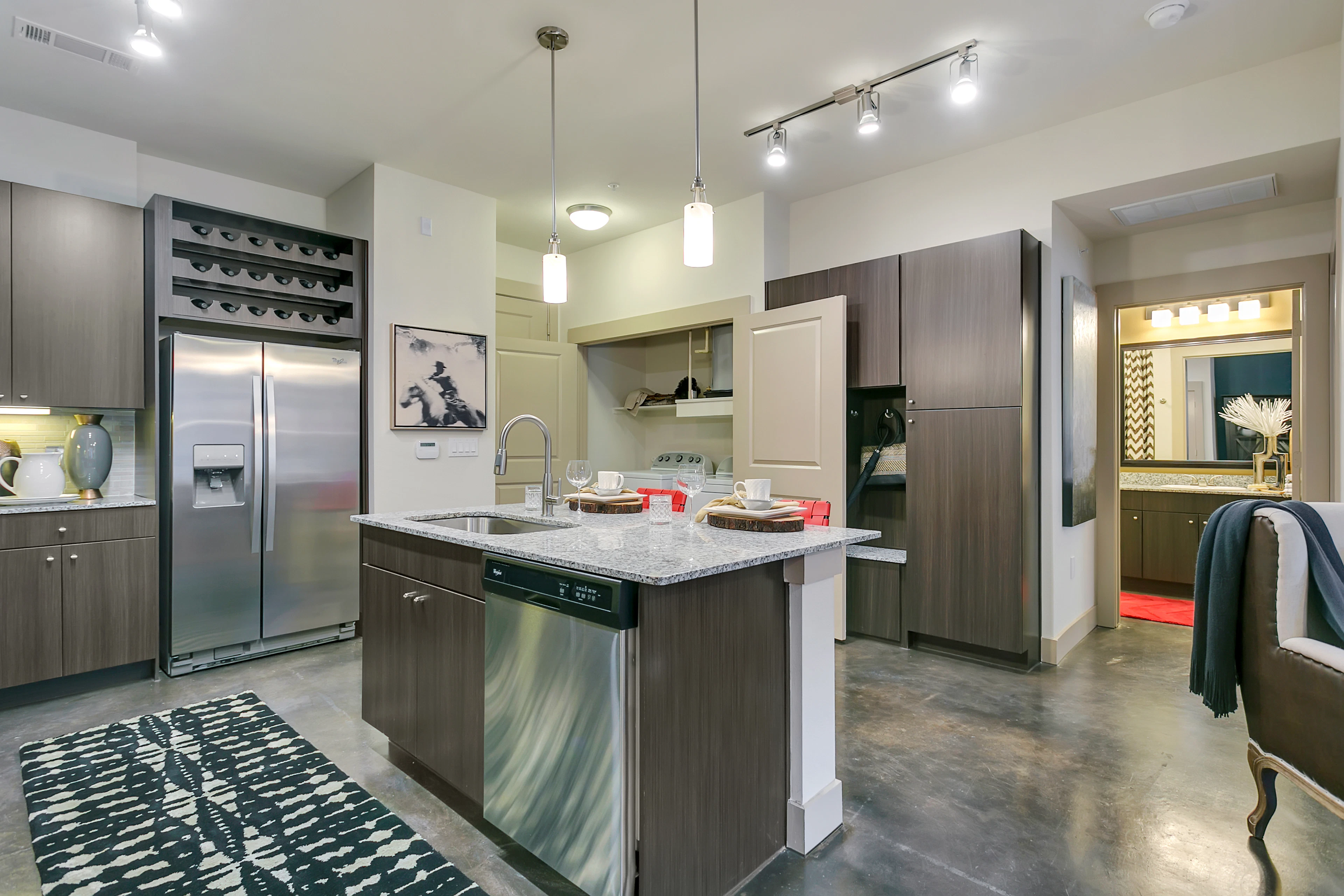 Interior de apartamento en Cayman Las Colinas, Irving, TX.
