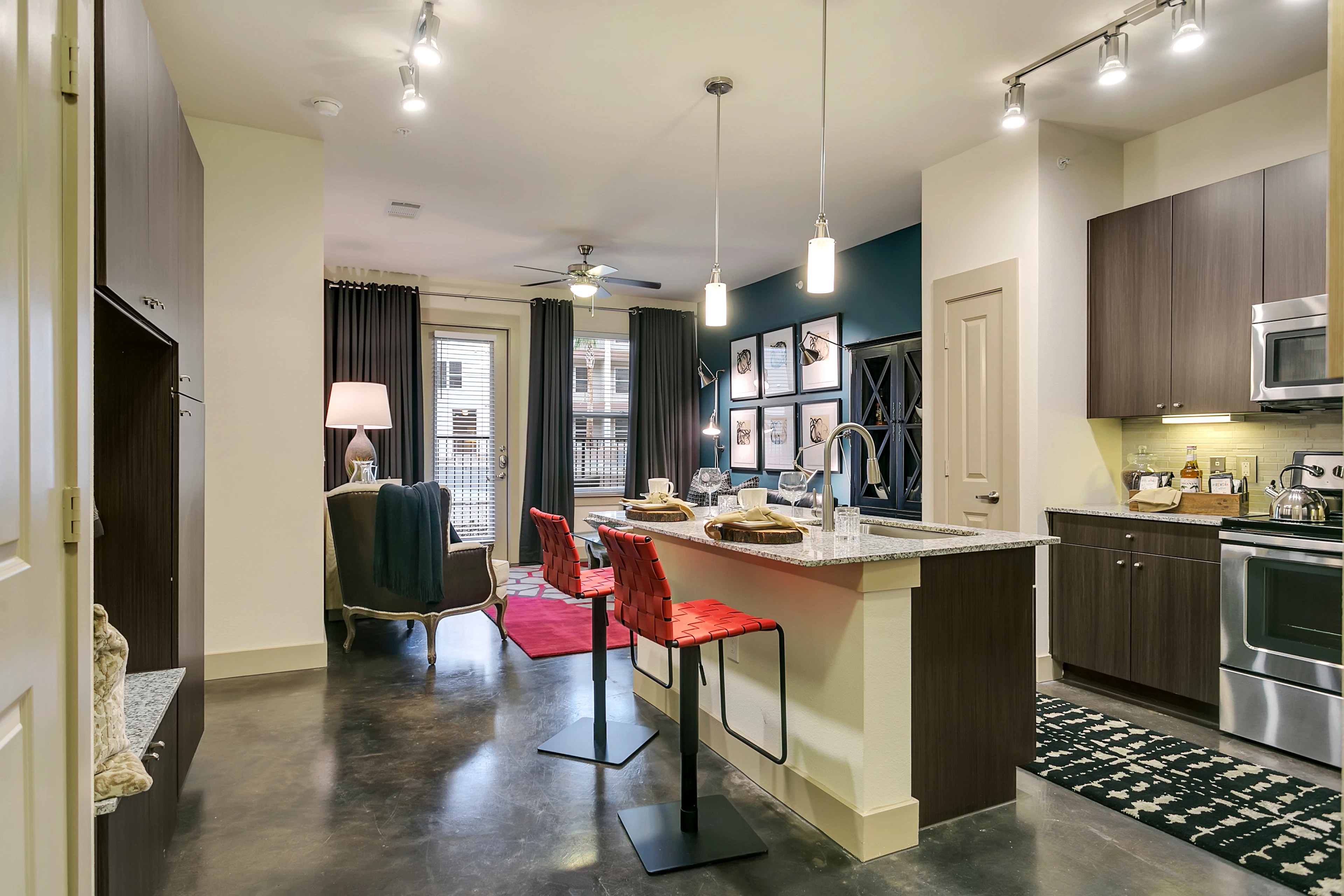 Interior de apartamento en Cayman Las Colinas, Irving, TX.