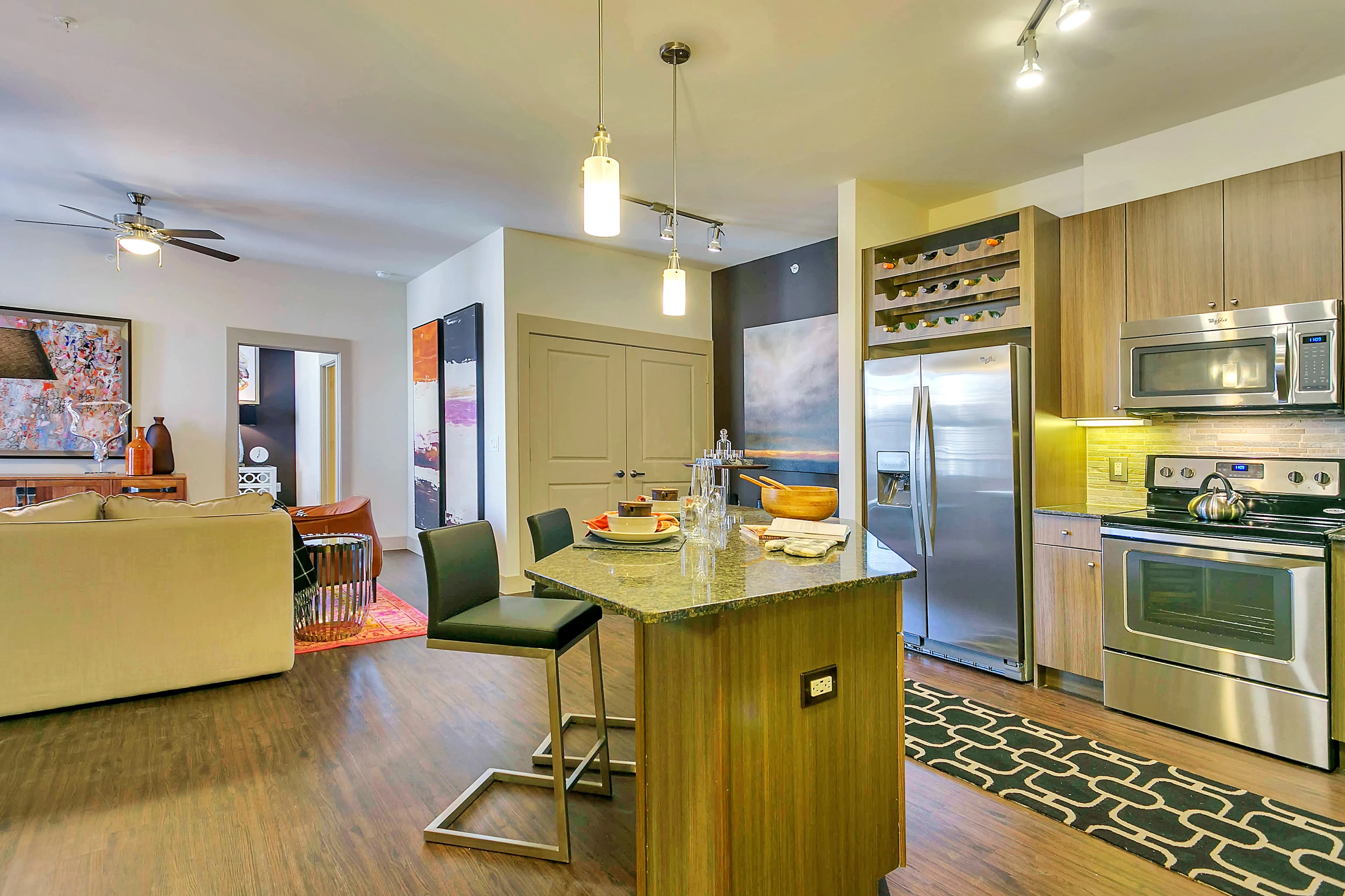Interior de apartamento en Cayman Las Colinas, Irving, TX.
