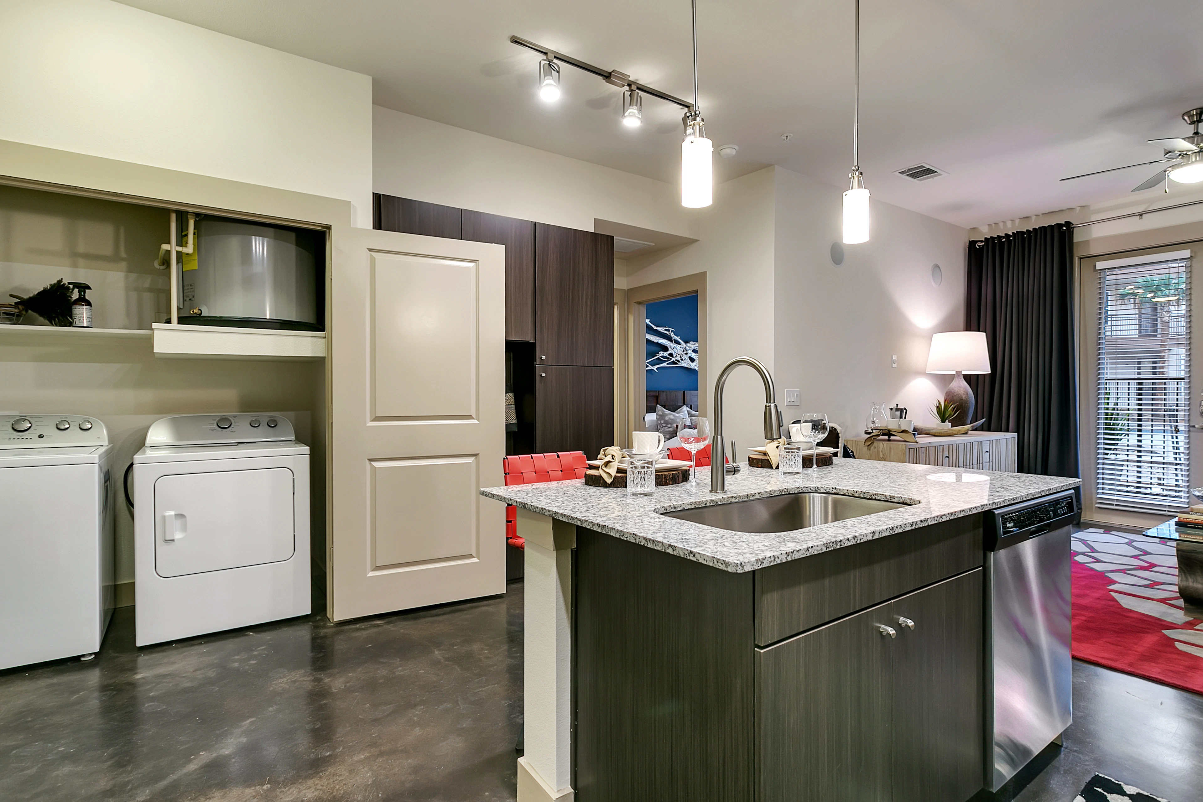 Interior de apartamento en Cayman Las Colinas, Irving, TX.