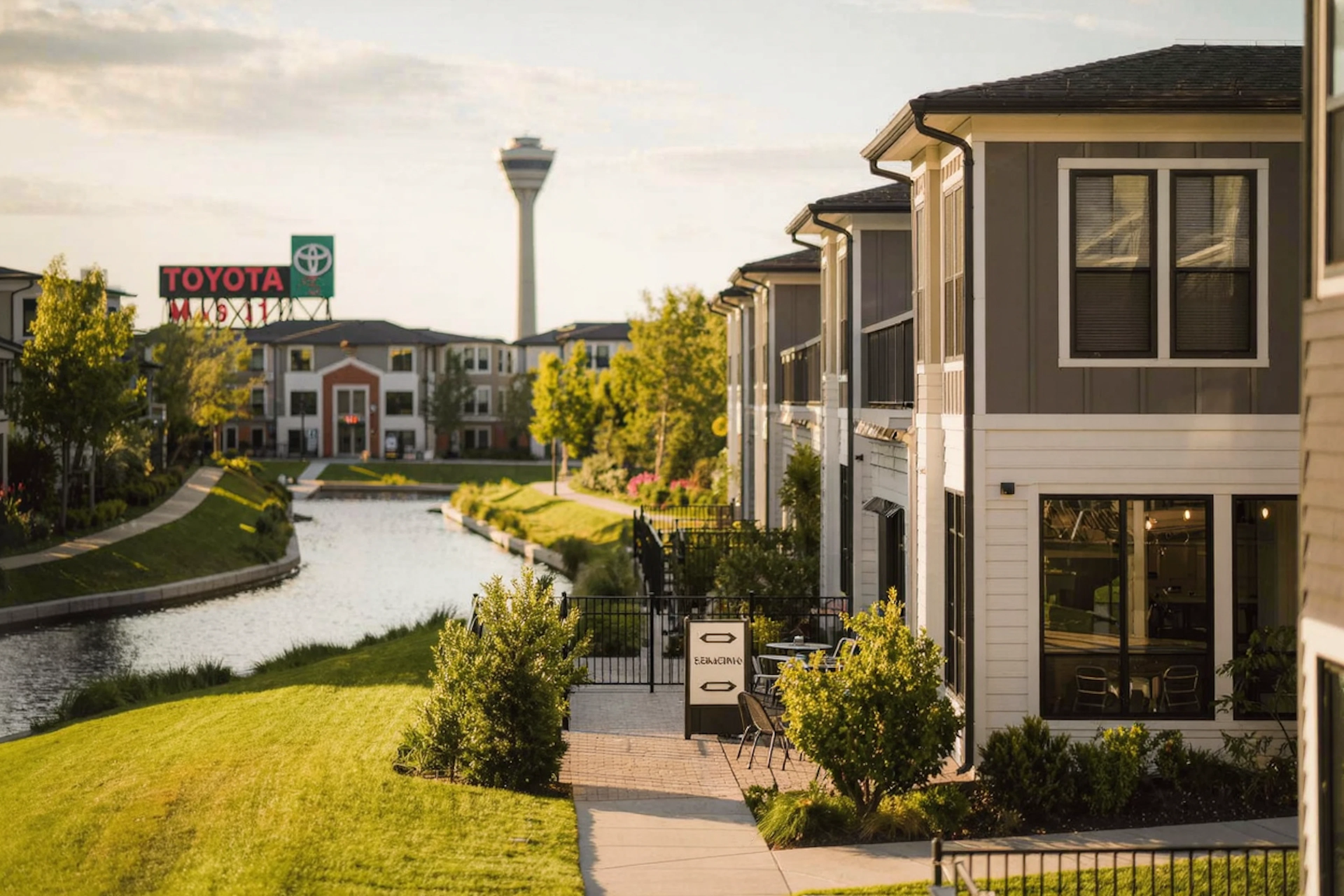 Limited-time Look and Lease specials up to $1,000 off