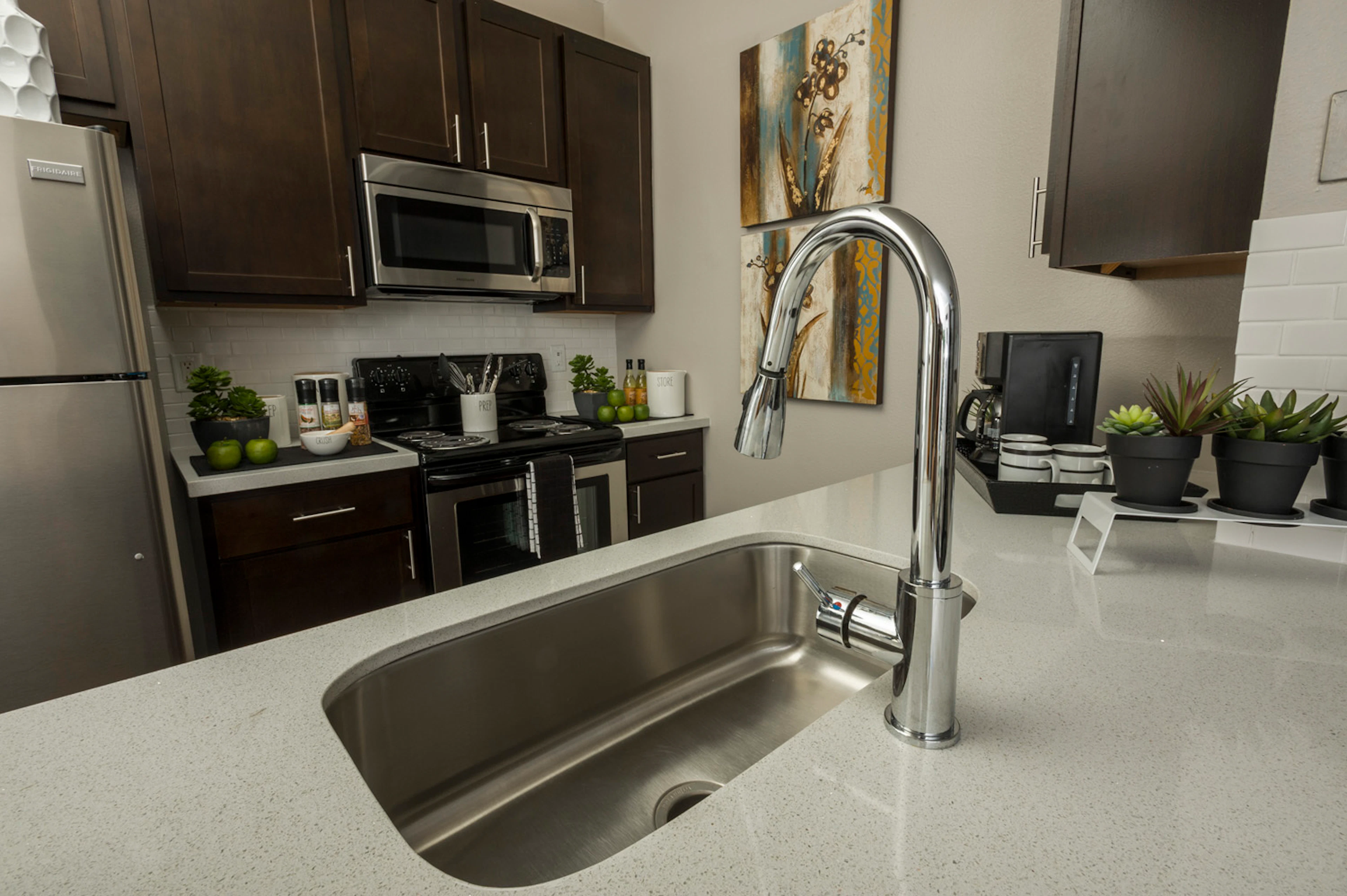 Interior de apartamento en Estates at Fountain Lake, Stafford, TX.