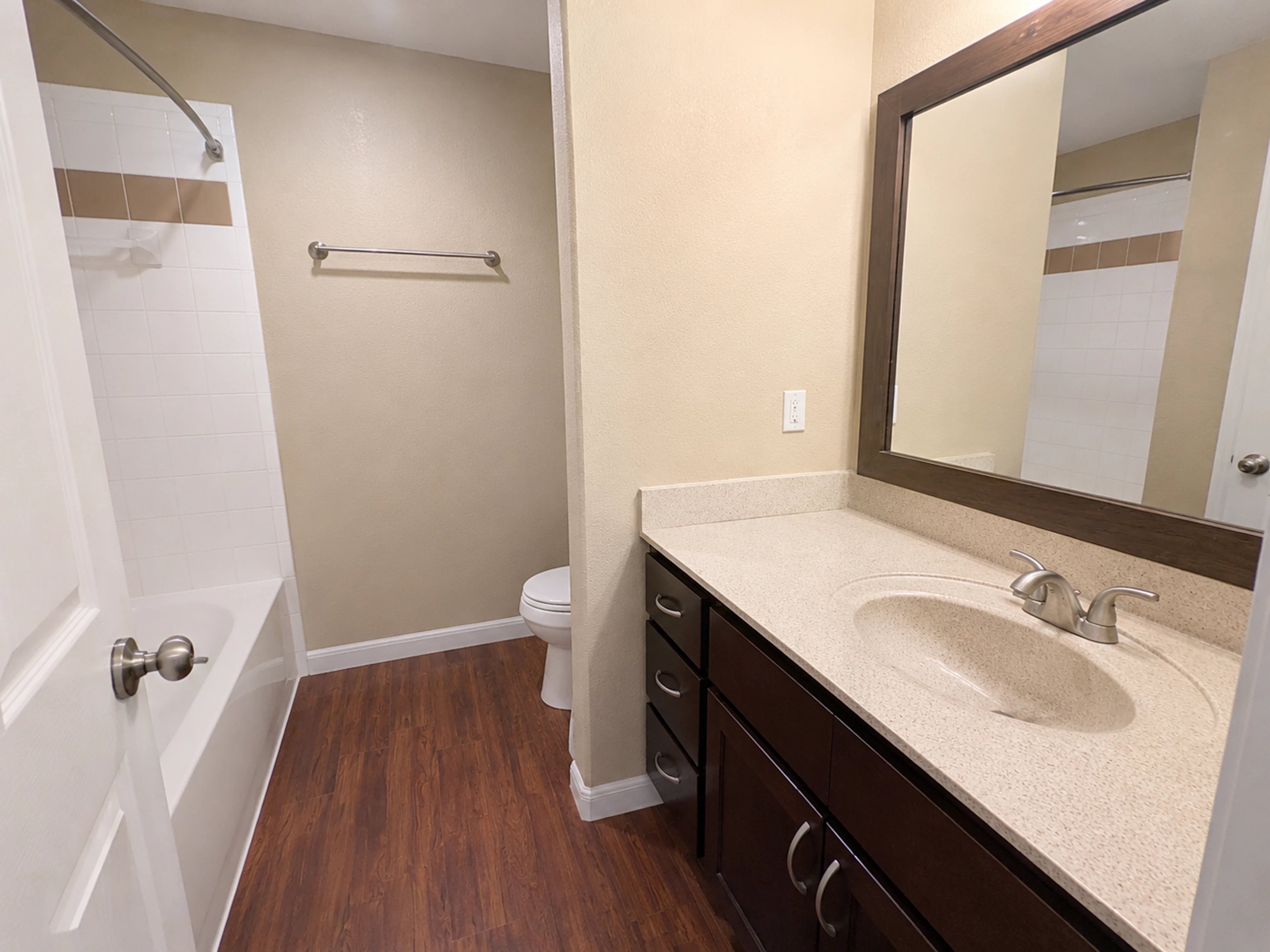 Interior de apartamento en Estates at Fountain Lake, Stafford, TX.