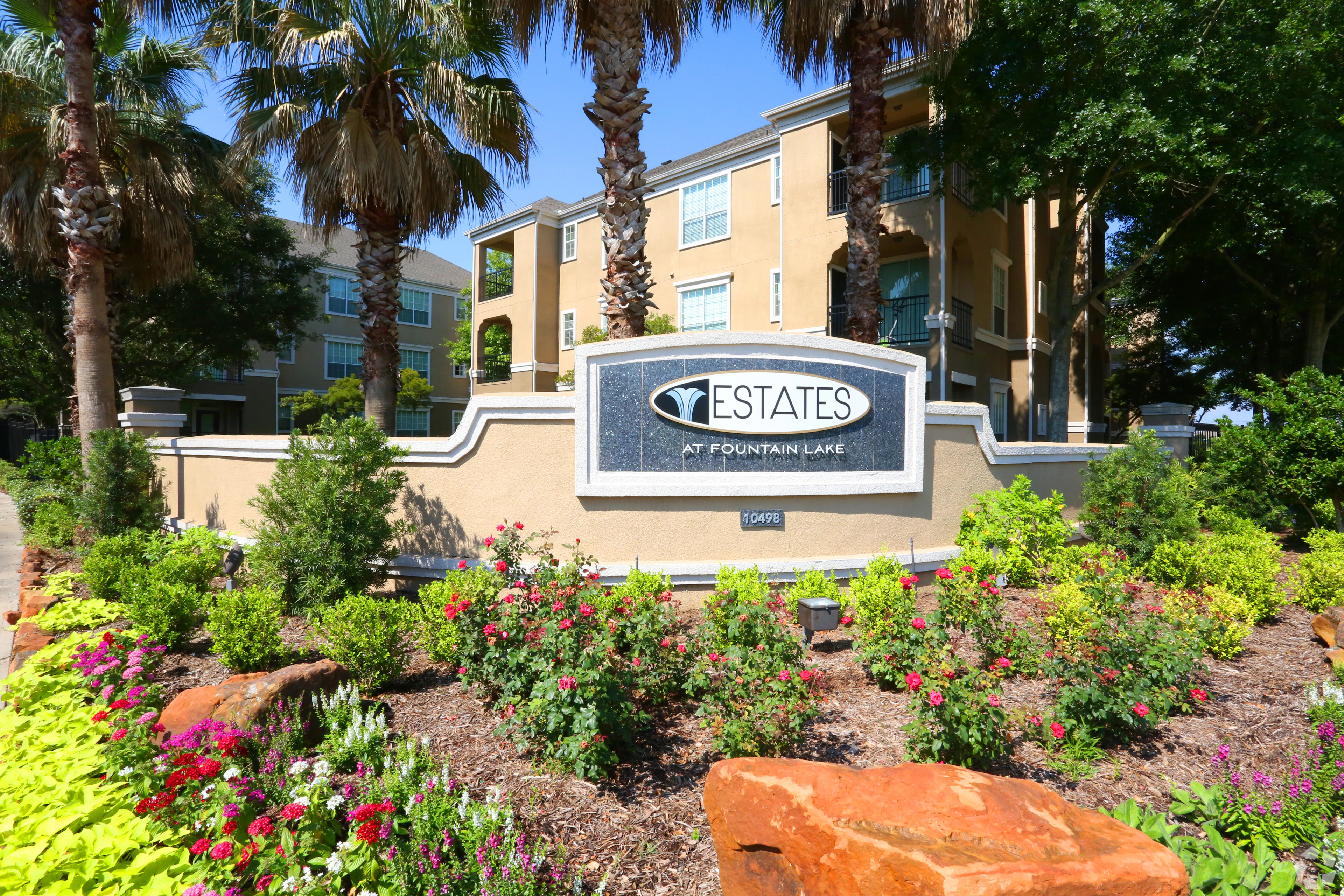 Exterior de Estates at Fountain Lake en Stafford, TX.