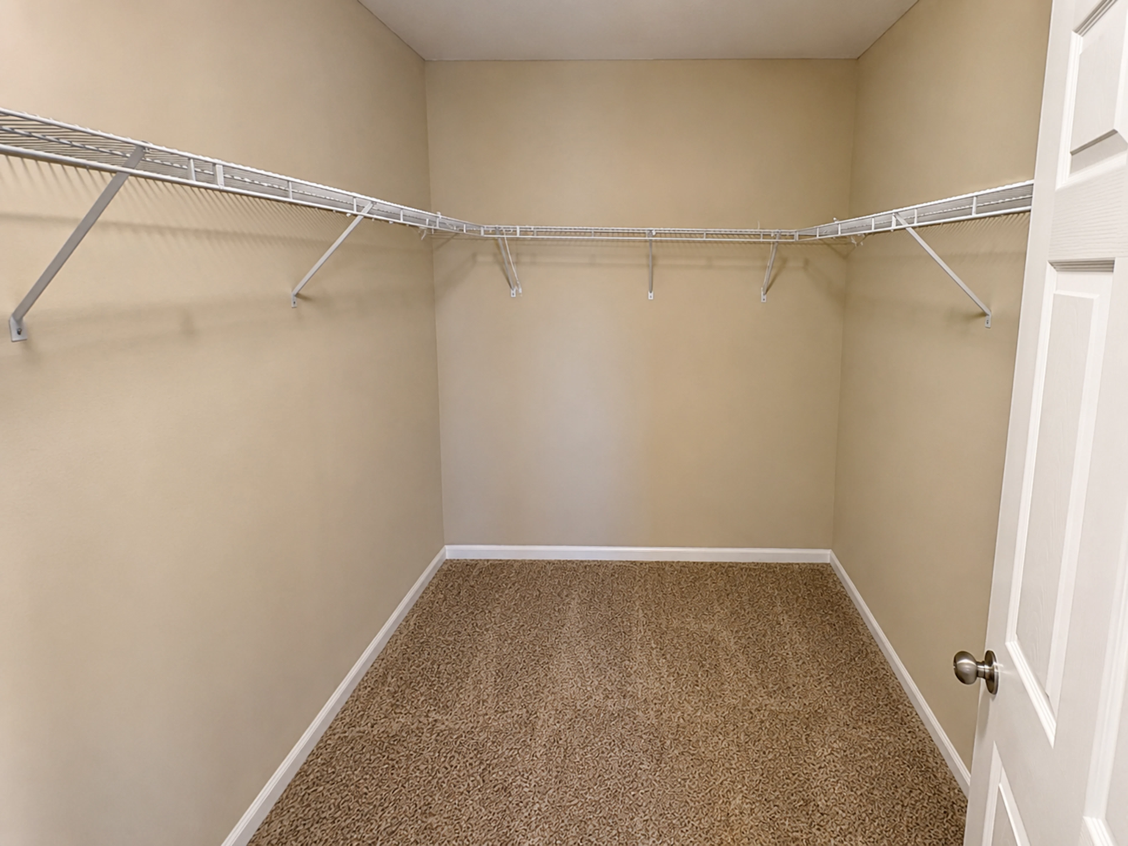 Interior de apartamento en Estates at Fountain Lake, Stafford, TX.