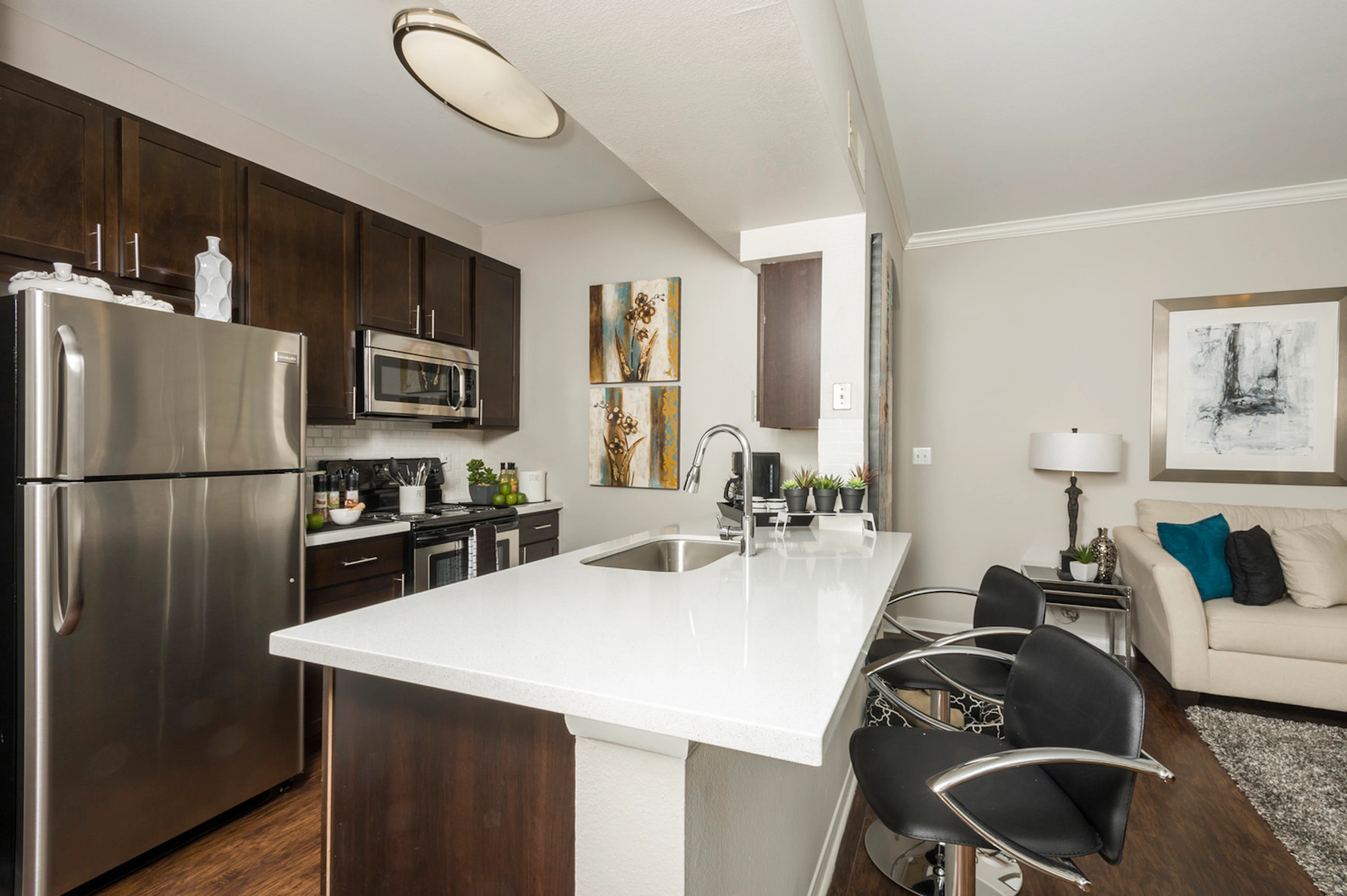 Interior de apartamento en Estates at Fountain Lake, Stafford, TX.