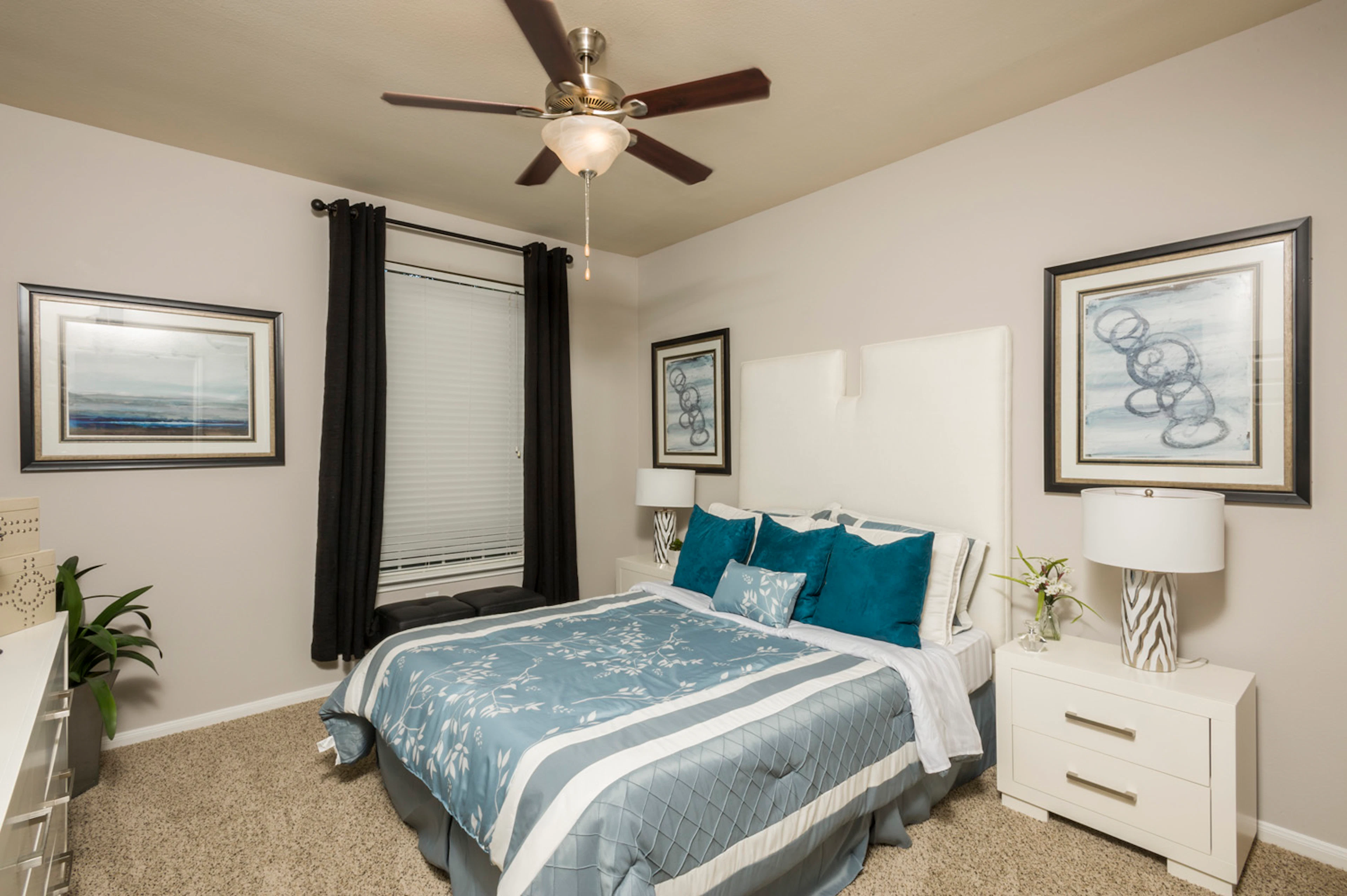 Interior de apartamento en Estates at Fountain Lake, Stafford, TX.
