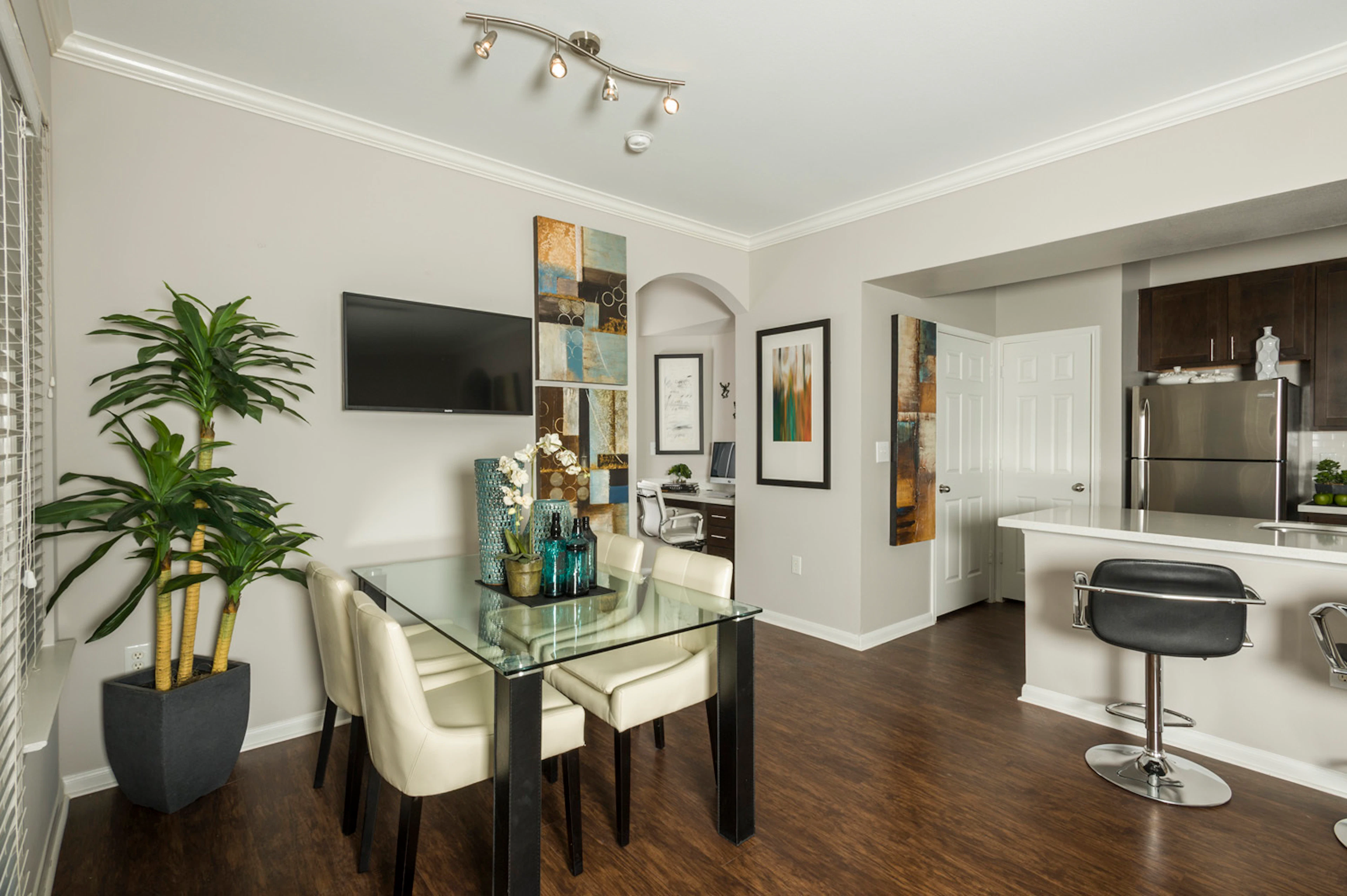 Interior de apartamento en Estates at Fountain Lake, Stafford, TX.