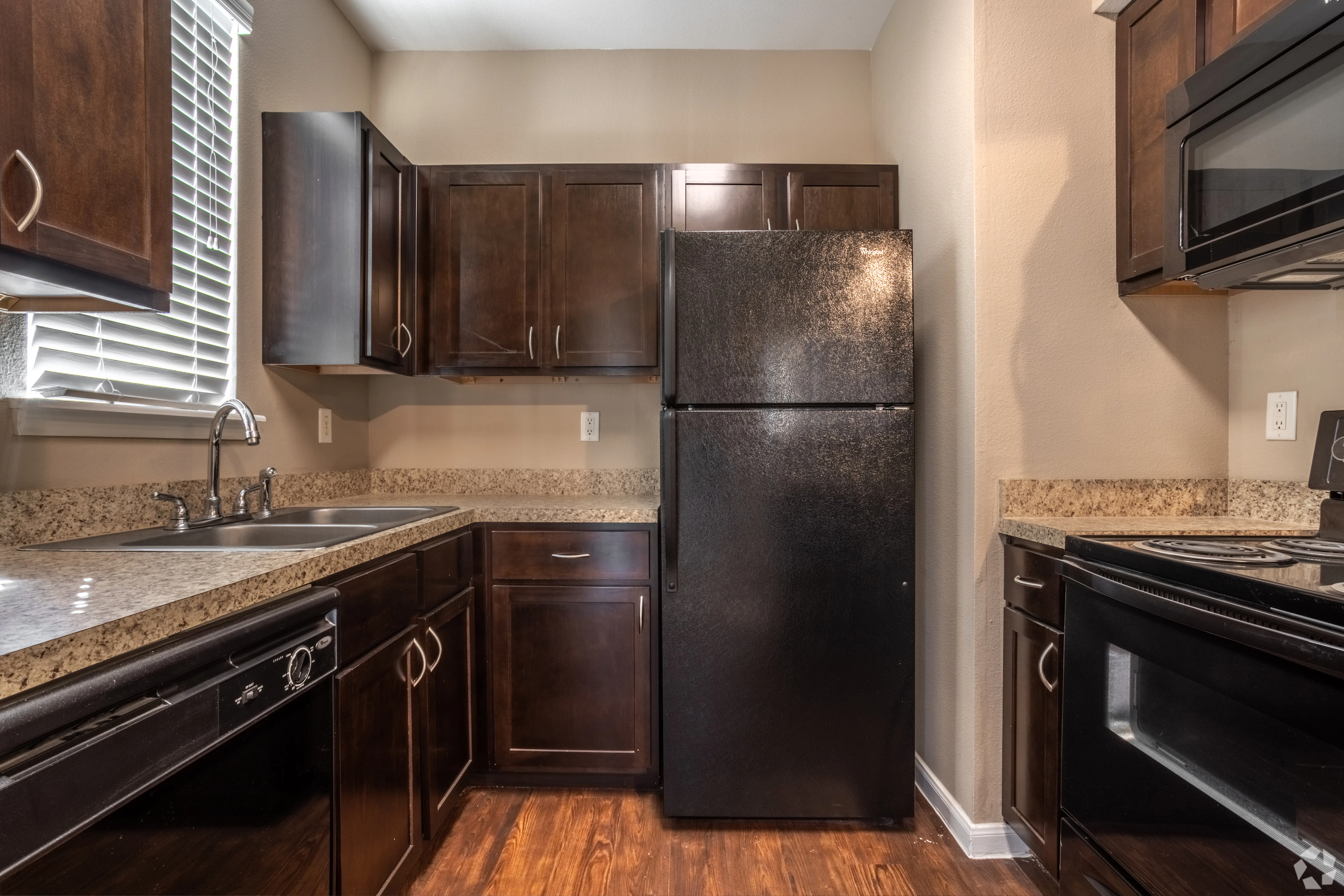 Interior de apartamento en Estates at Fountain Lake, Stafford, TX.