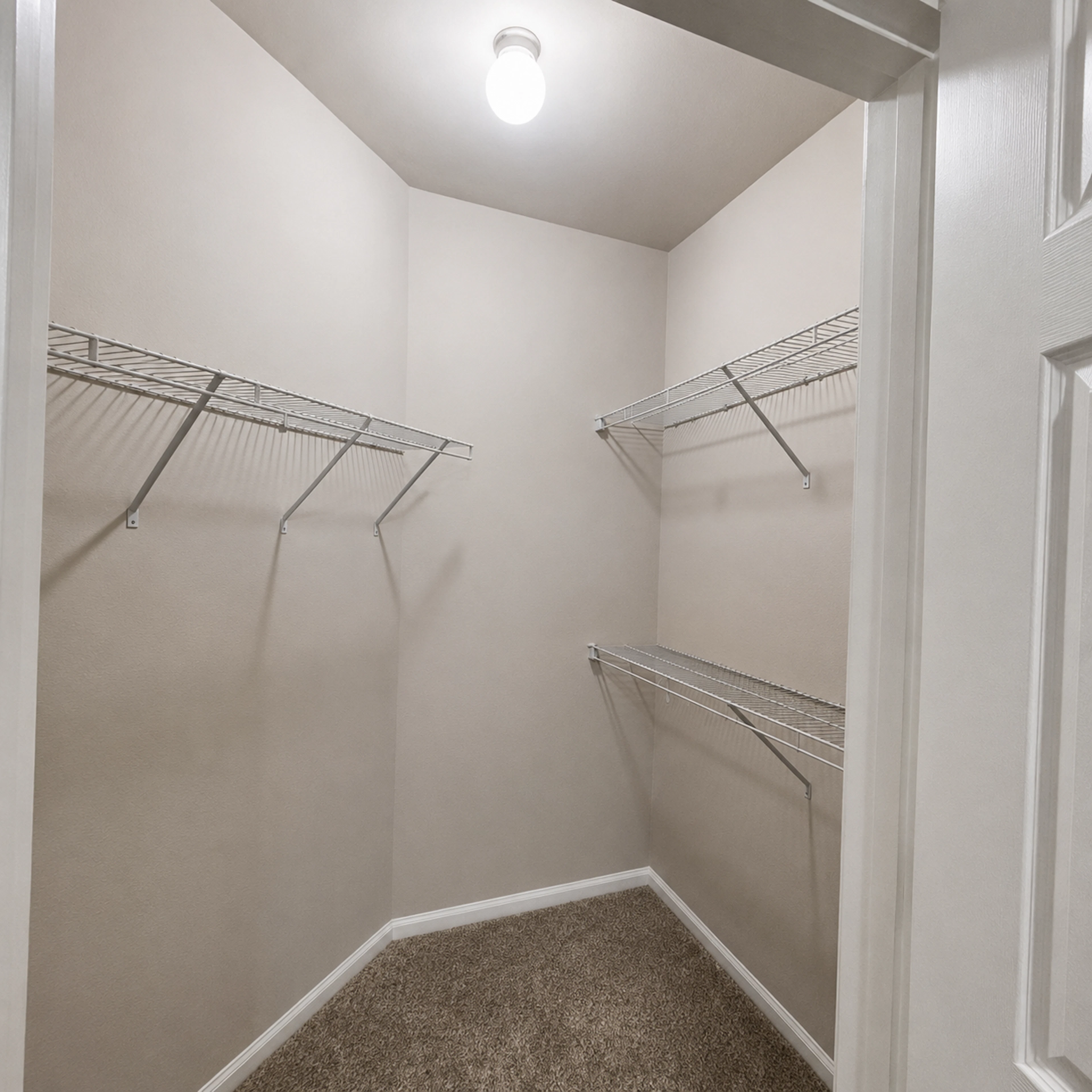 Interior de apartamento en Estates at Fountain Lake, Stafford, TX.