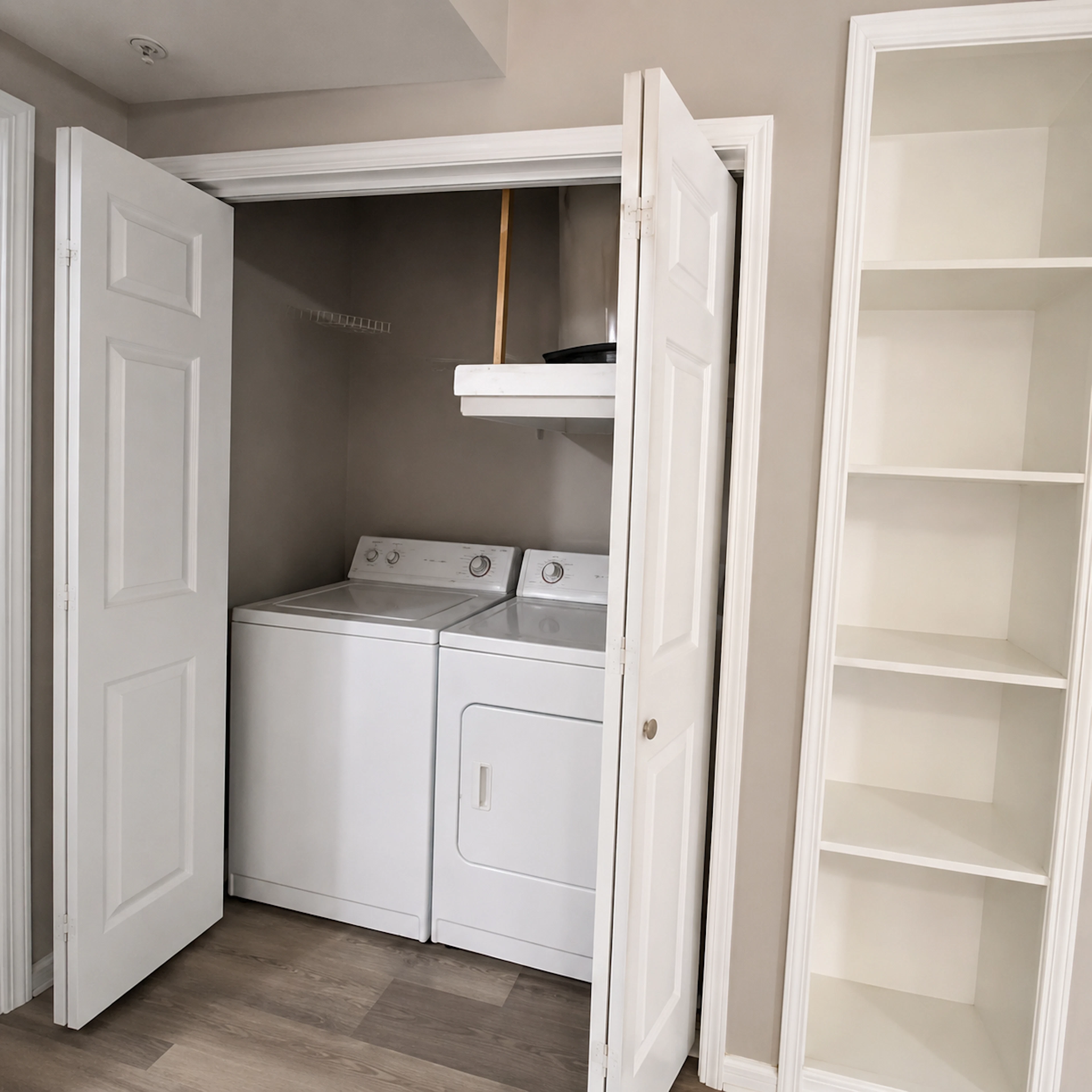 Interior de apartamento en Estates at Fountain Lake, Stafford, TX.