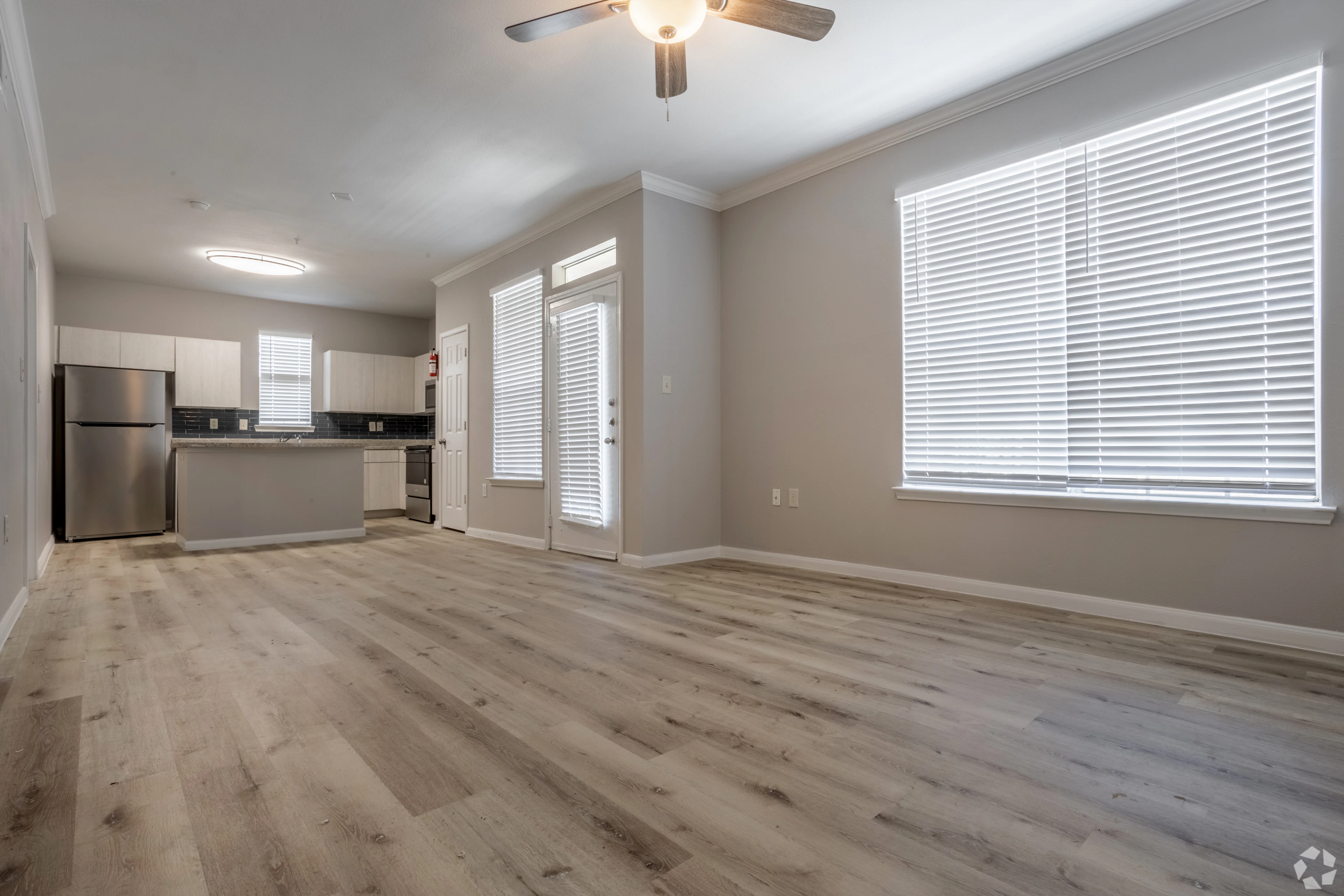 Interior de apartamento en Estates at Fountain Lake, Stafford, TX.