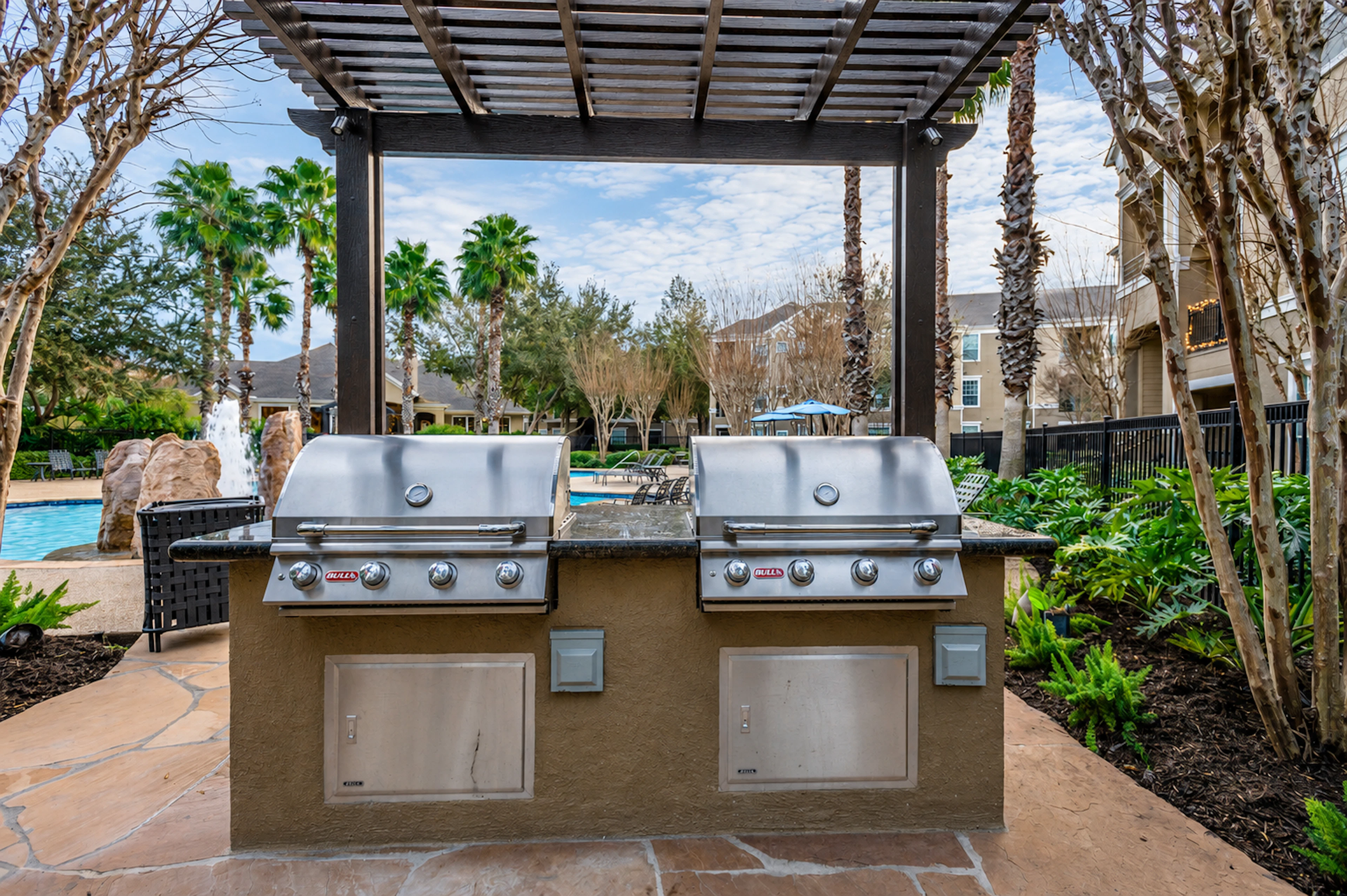 Alberca en Estates at Fountain Lake, Stafford, TX.