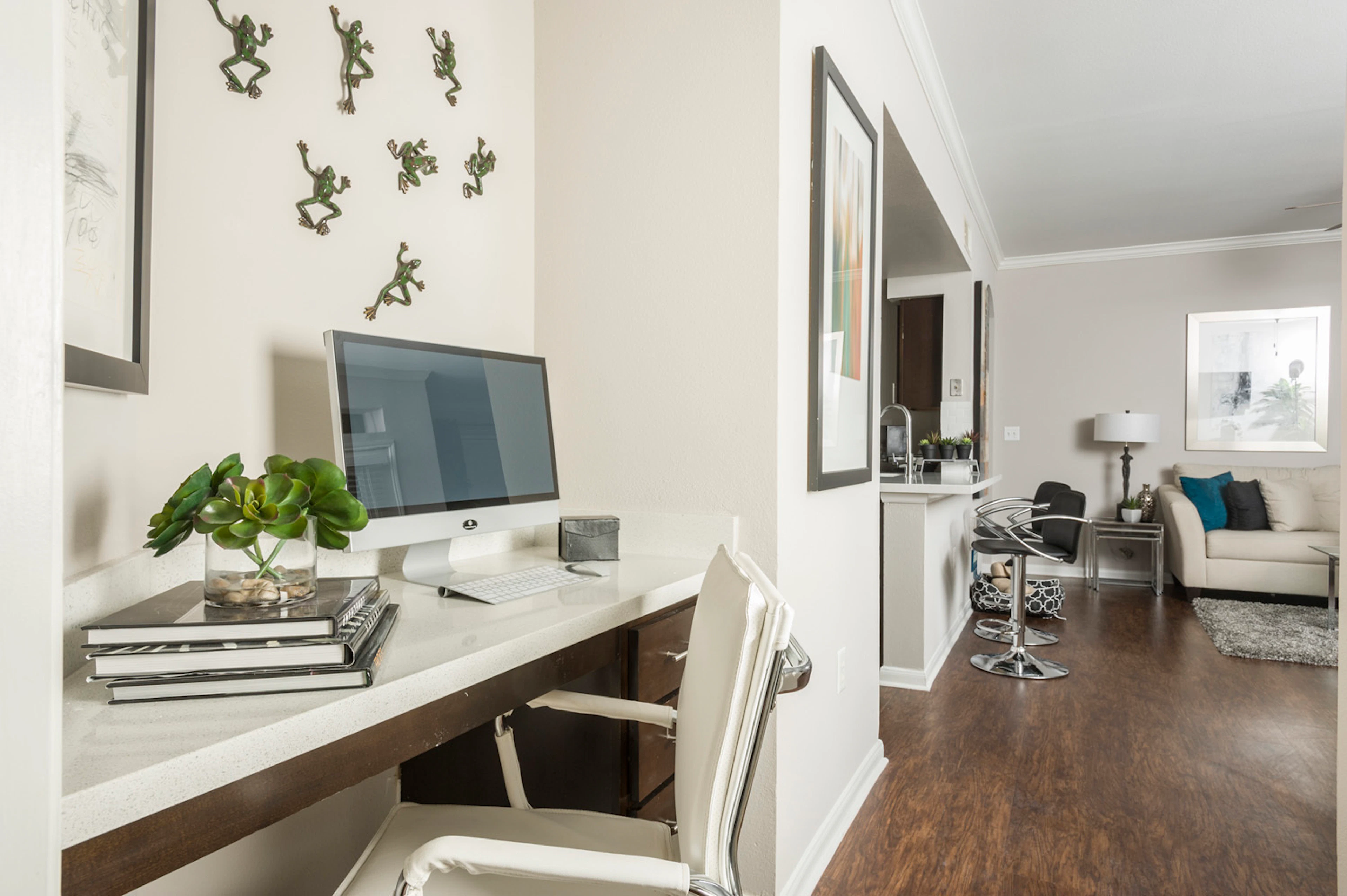 Interior de apartamento en Estates at Fountain Lake, Stafford, TX.