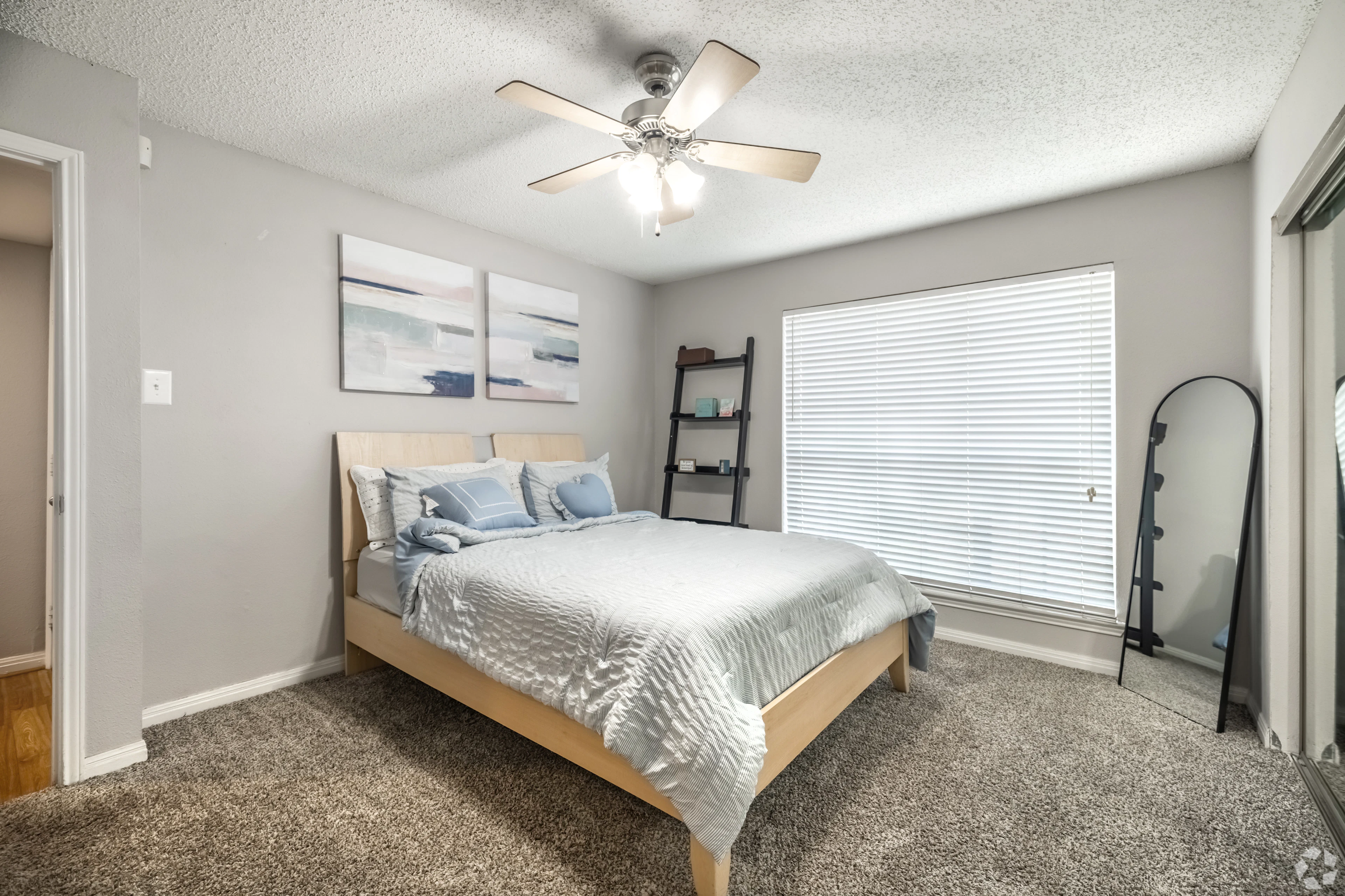 The Mansions of Shadowbriar apartment interior in West Houston, TX.