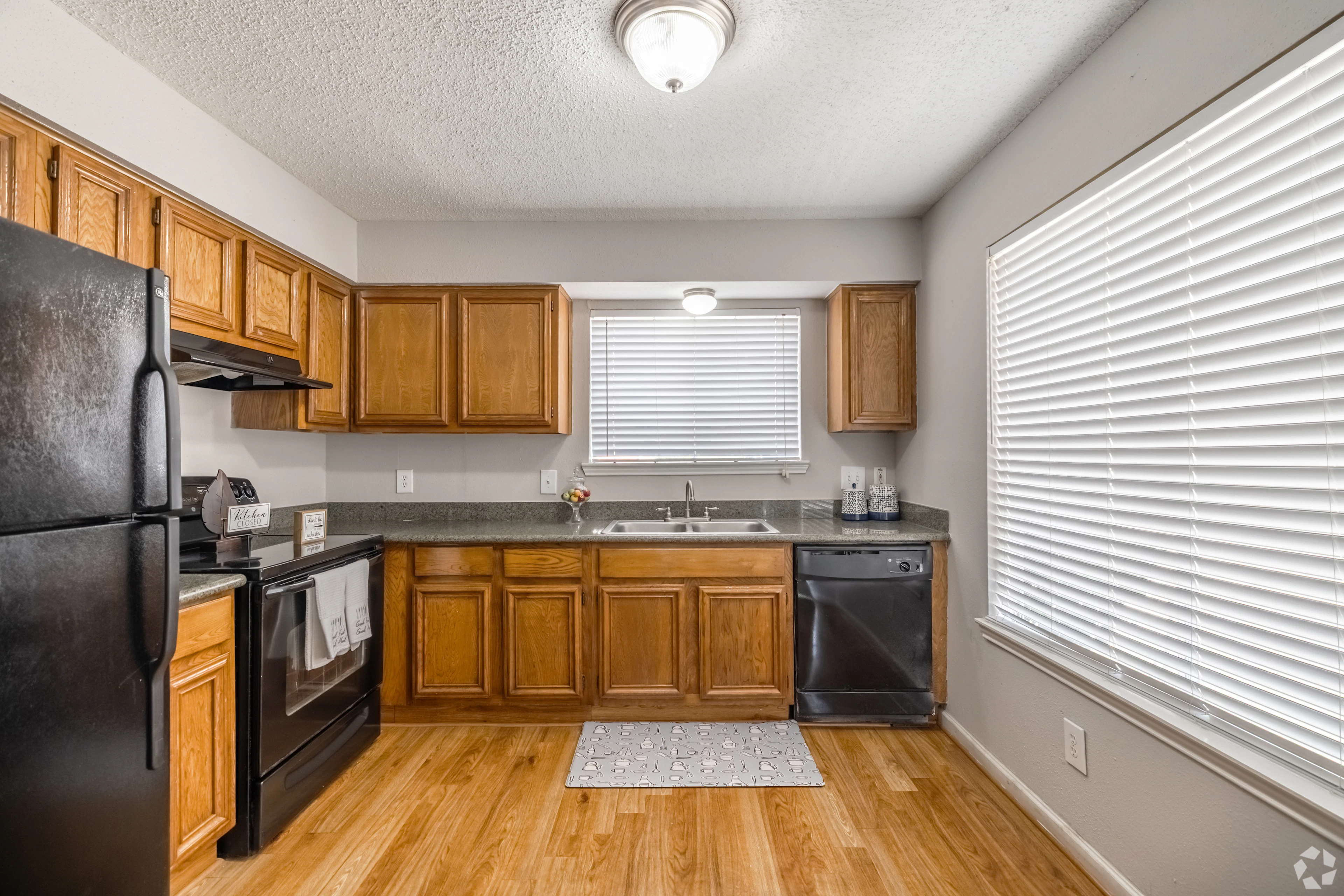The Mansions of Shadowbriar apartment interior in West Houston, TX.