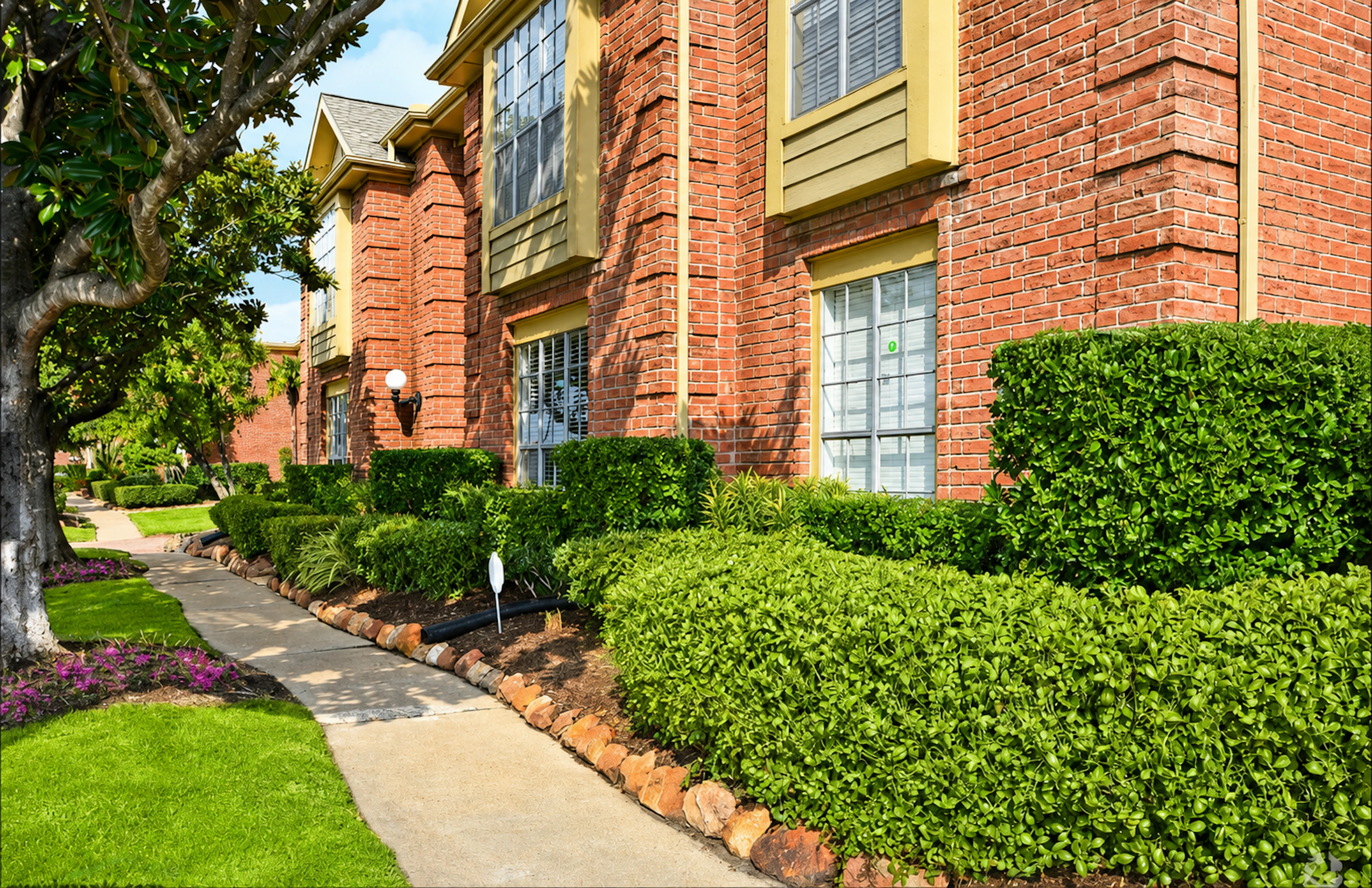 Patio exterior en The Mansions of Shadowbriar.