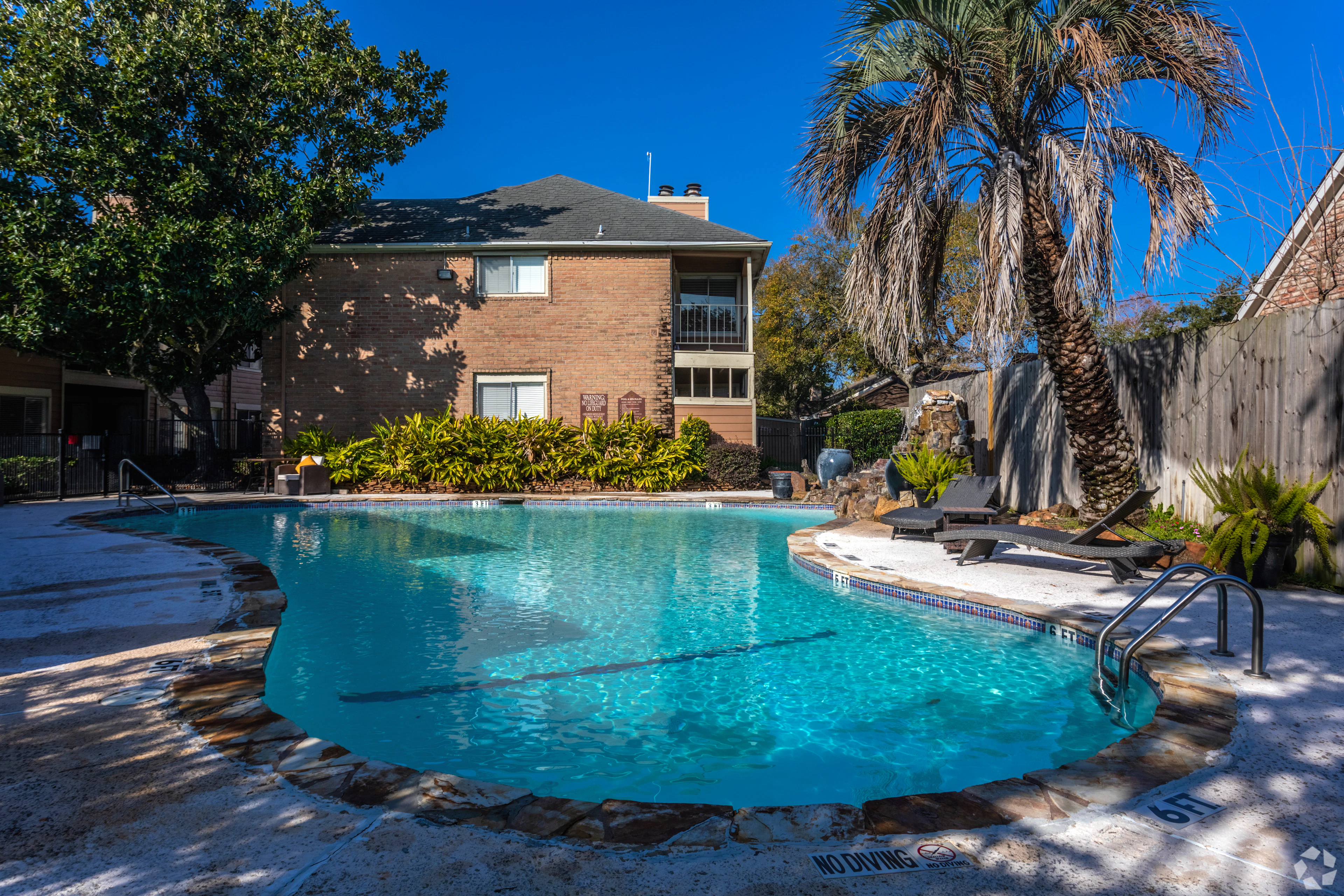 The Mansions of Shadowbriar exterior in West Houston, TX.