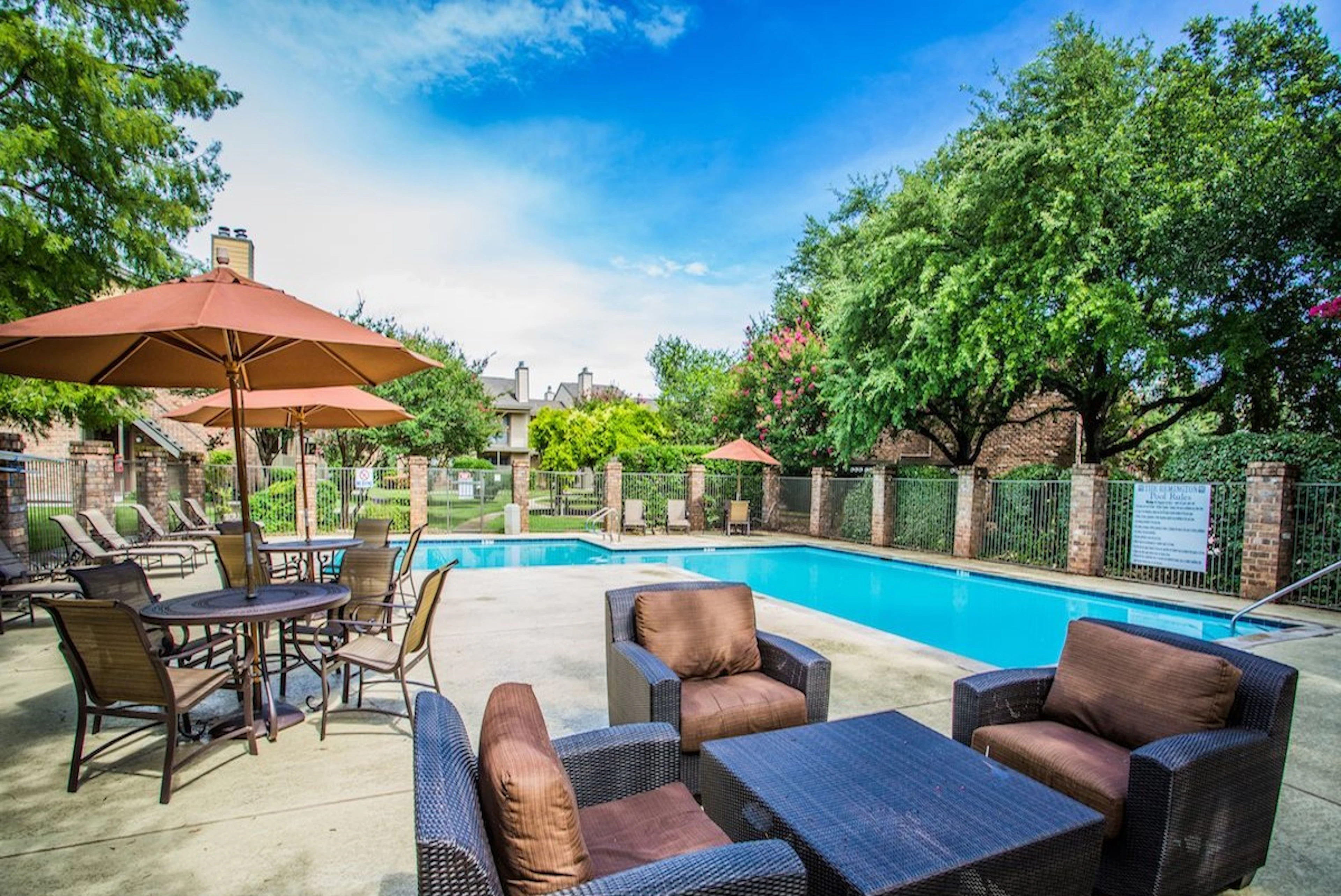 Outdoor courtyard at The Remington.