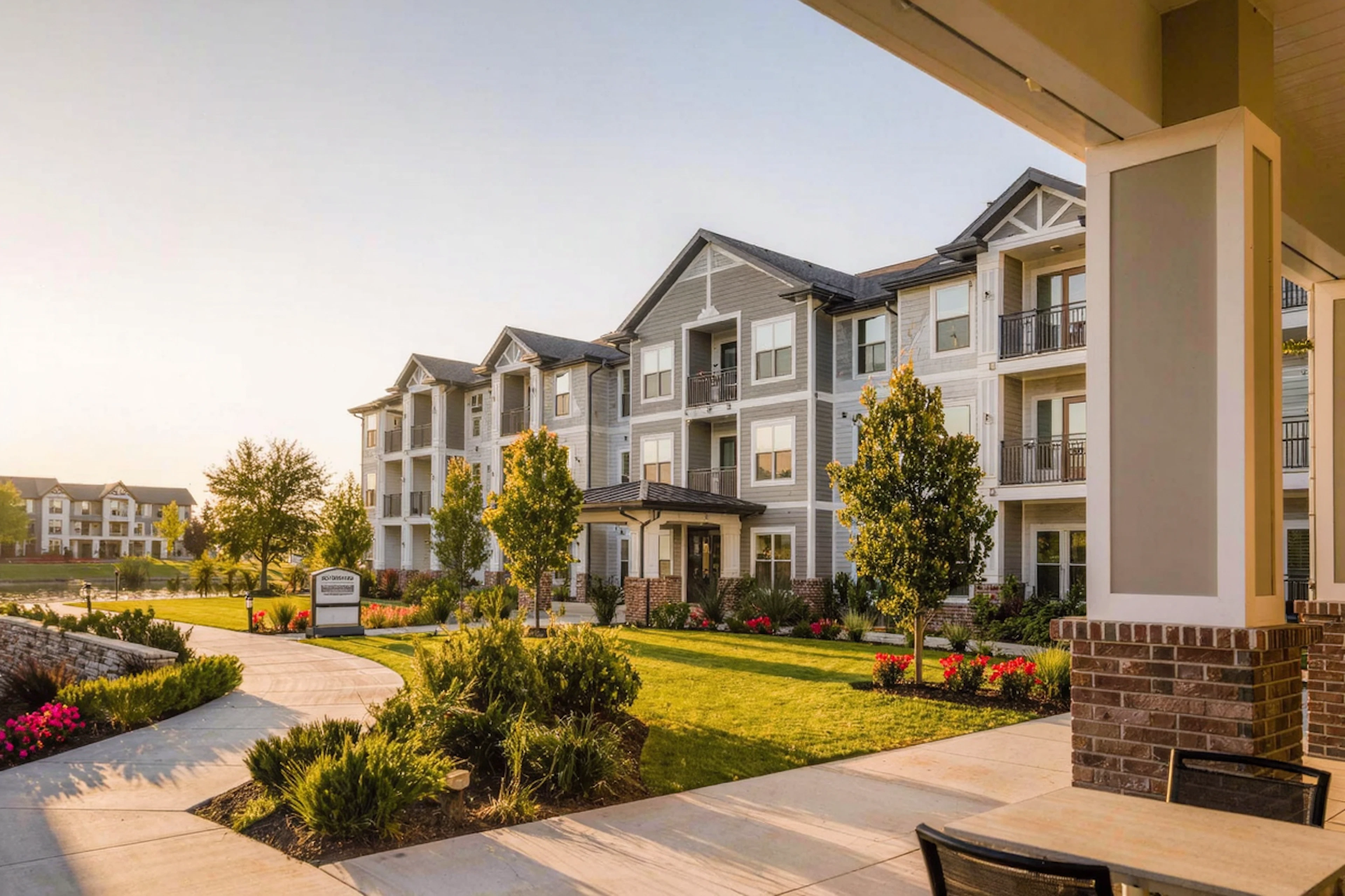 No application or admin fees for qualified applicants with good credit history — a cost-saving incentive for prospective renters.