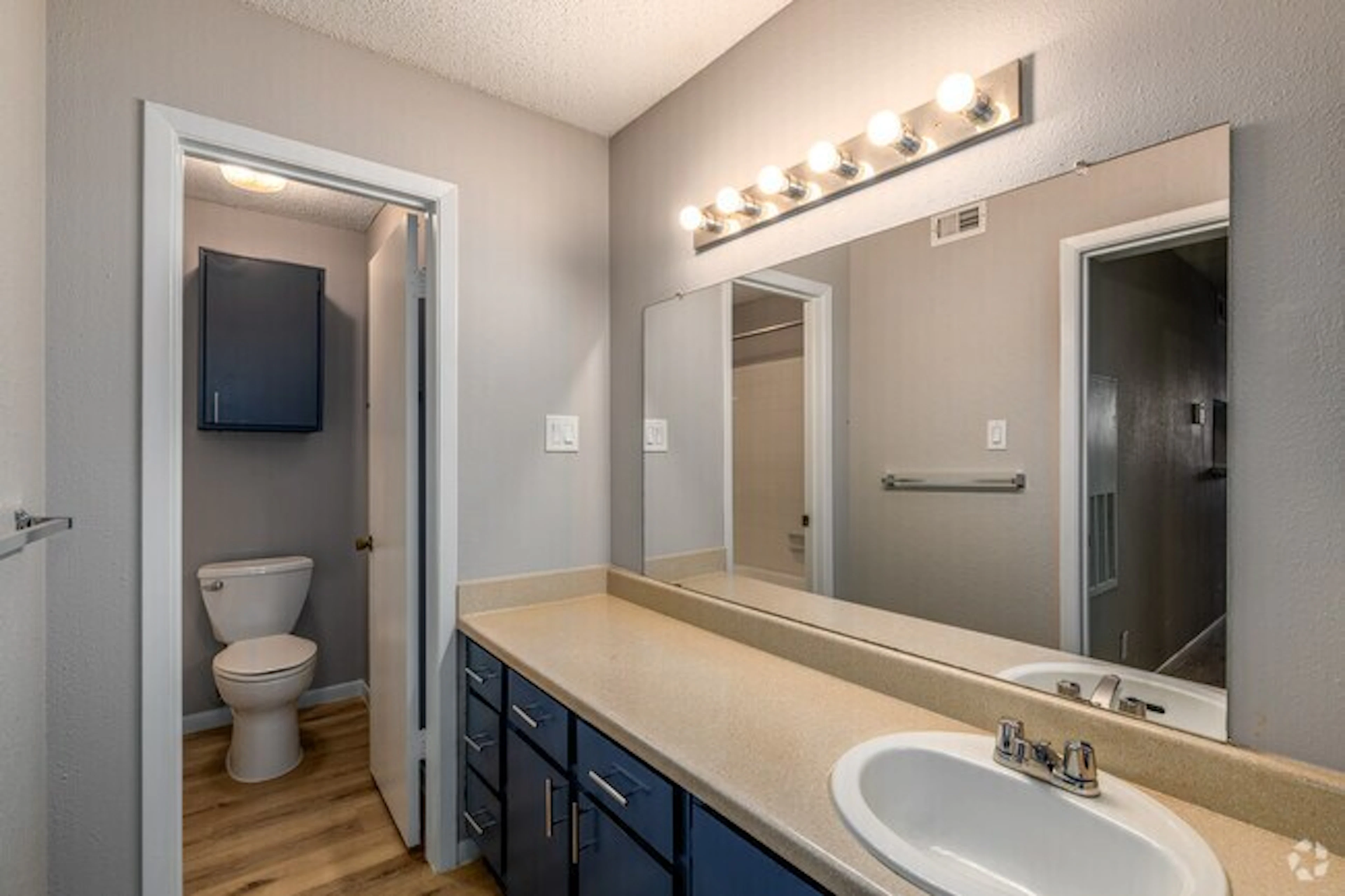 Interior de apartamento en Tierra Del Sol, Houston, TX.