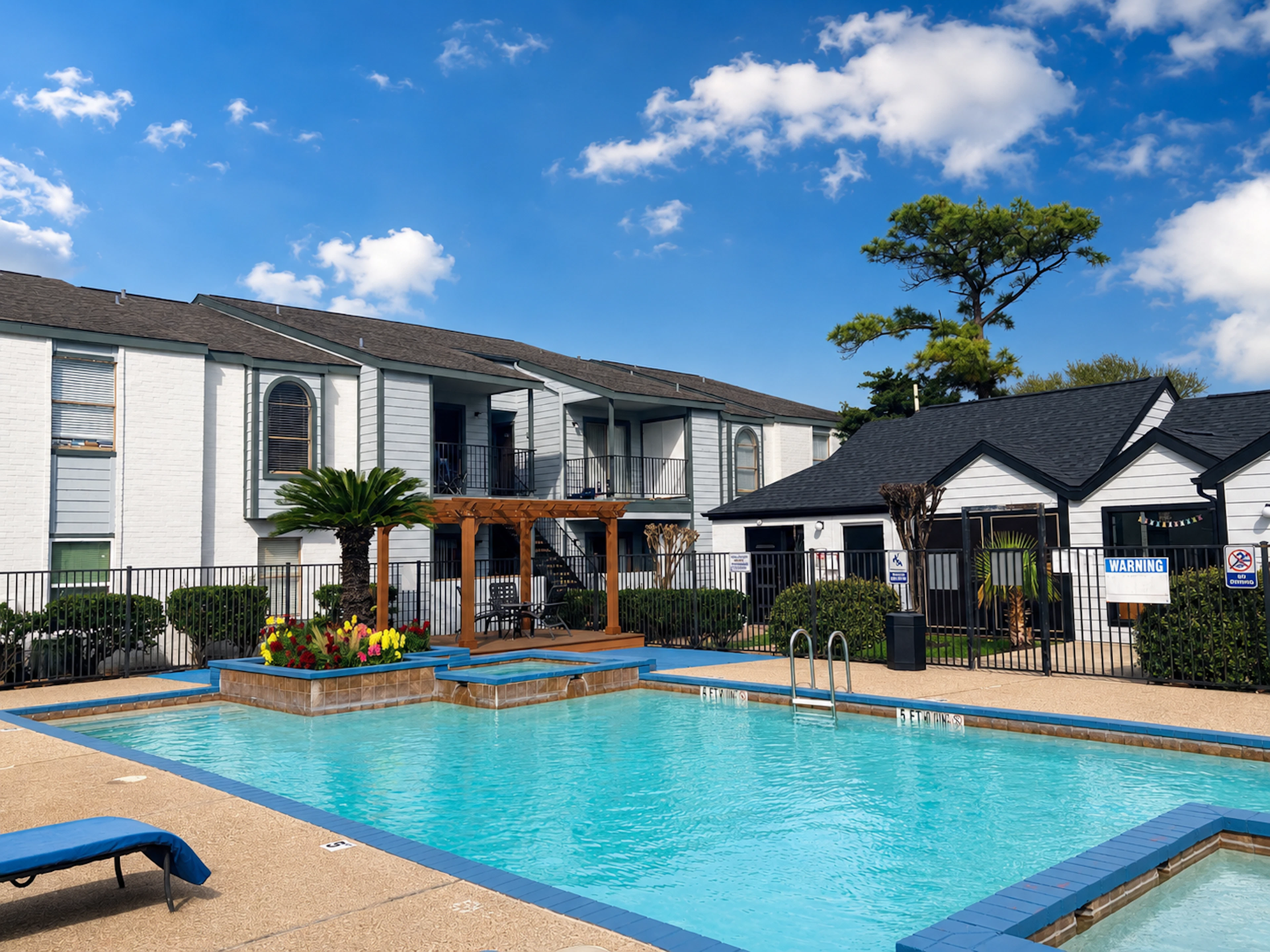 Swimming pool at Tierra Del Sol in Houston, TX.