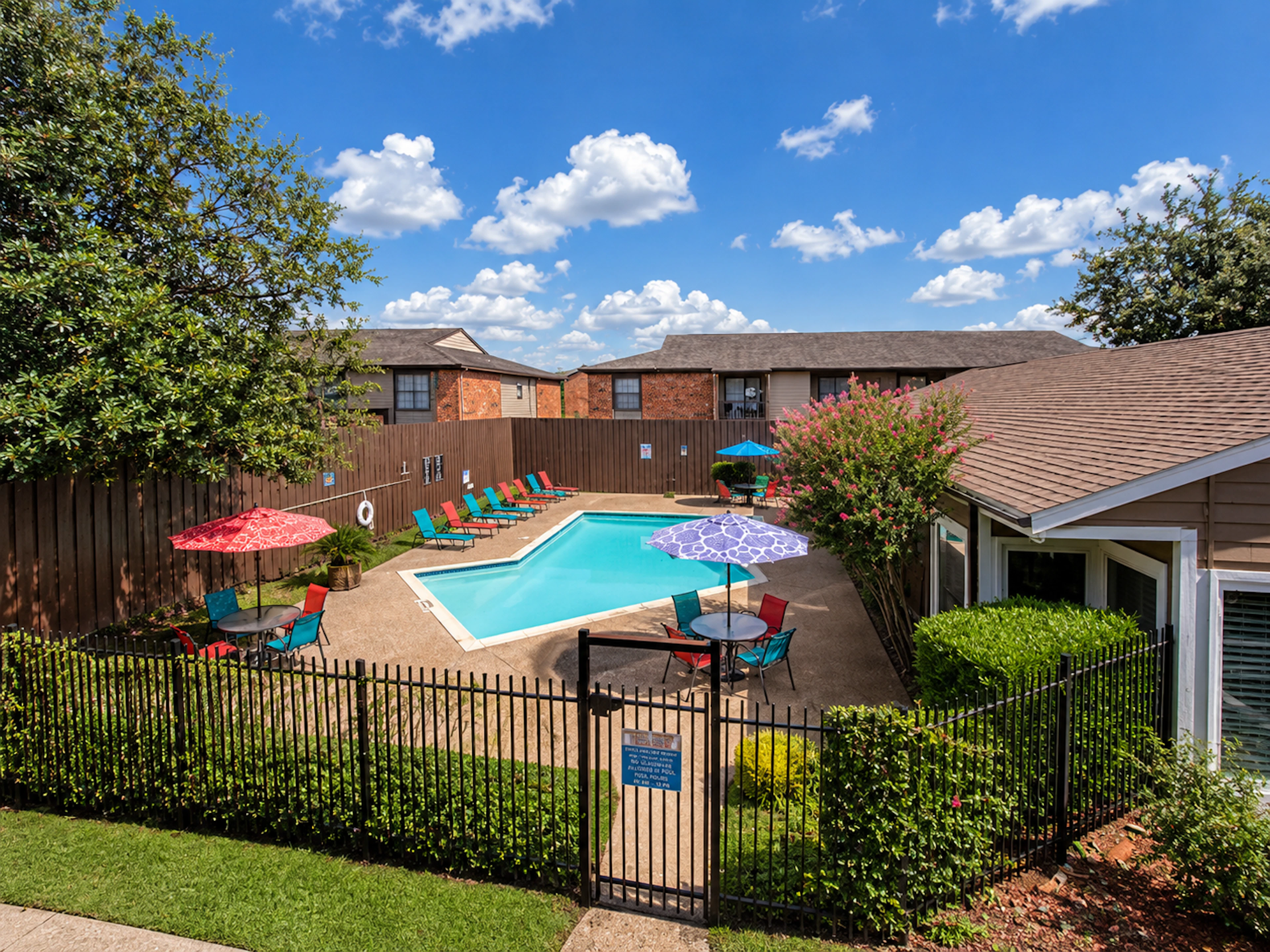 Community amenity space at Walnut Creek in Houston, TX.
