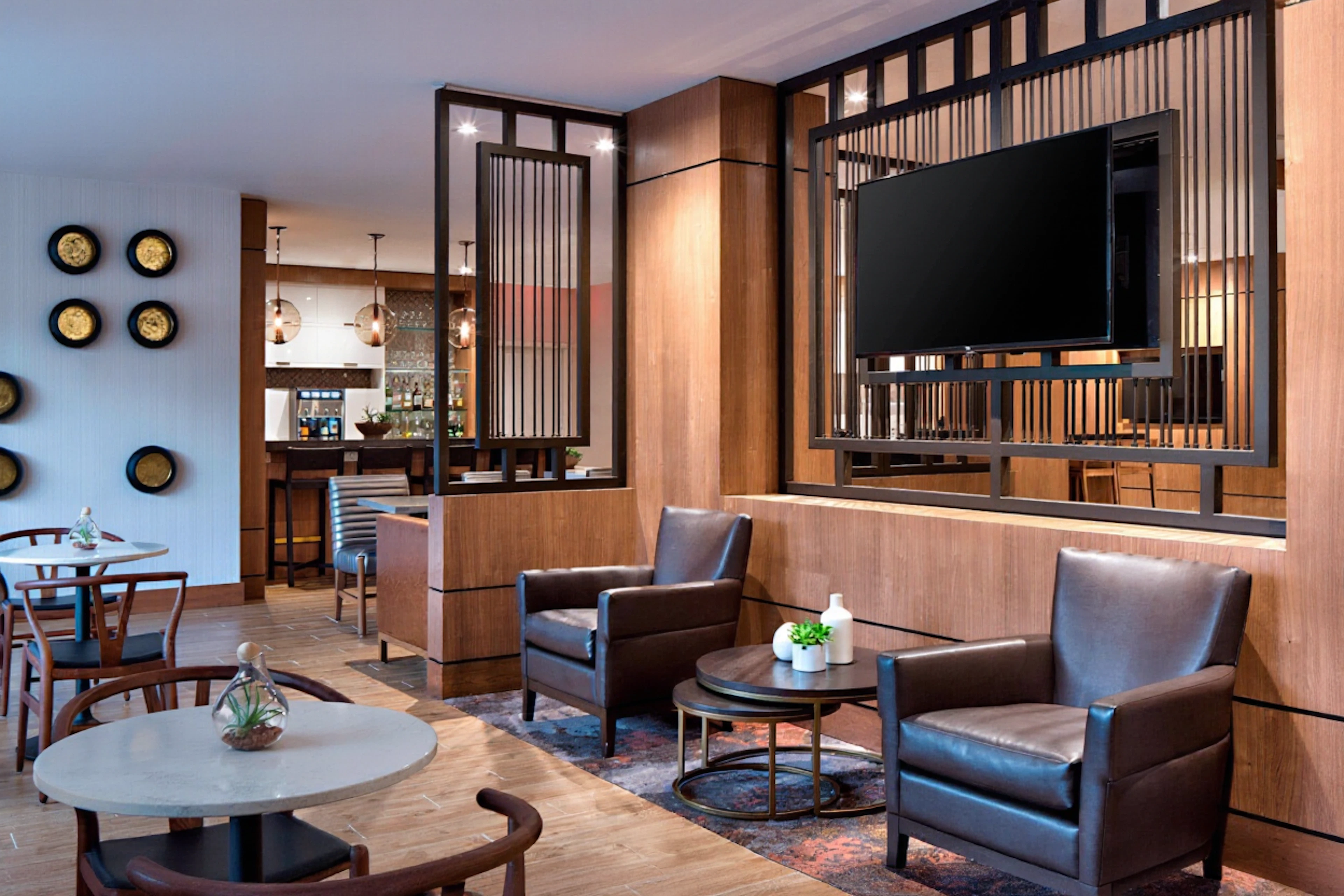 Republic Grill and Republic Lounge at Houston Marriott Westchase offer Southwestern dishes and hand-crafted cocktails close to home for Westchase residents.