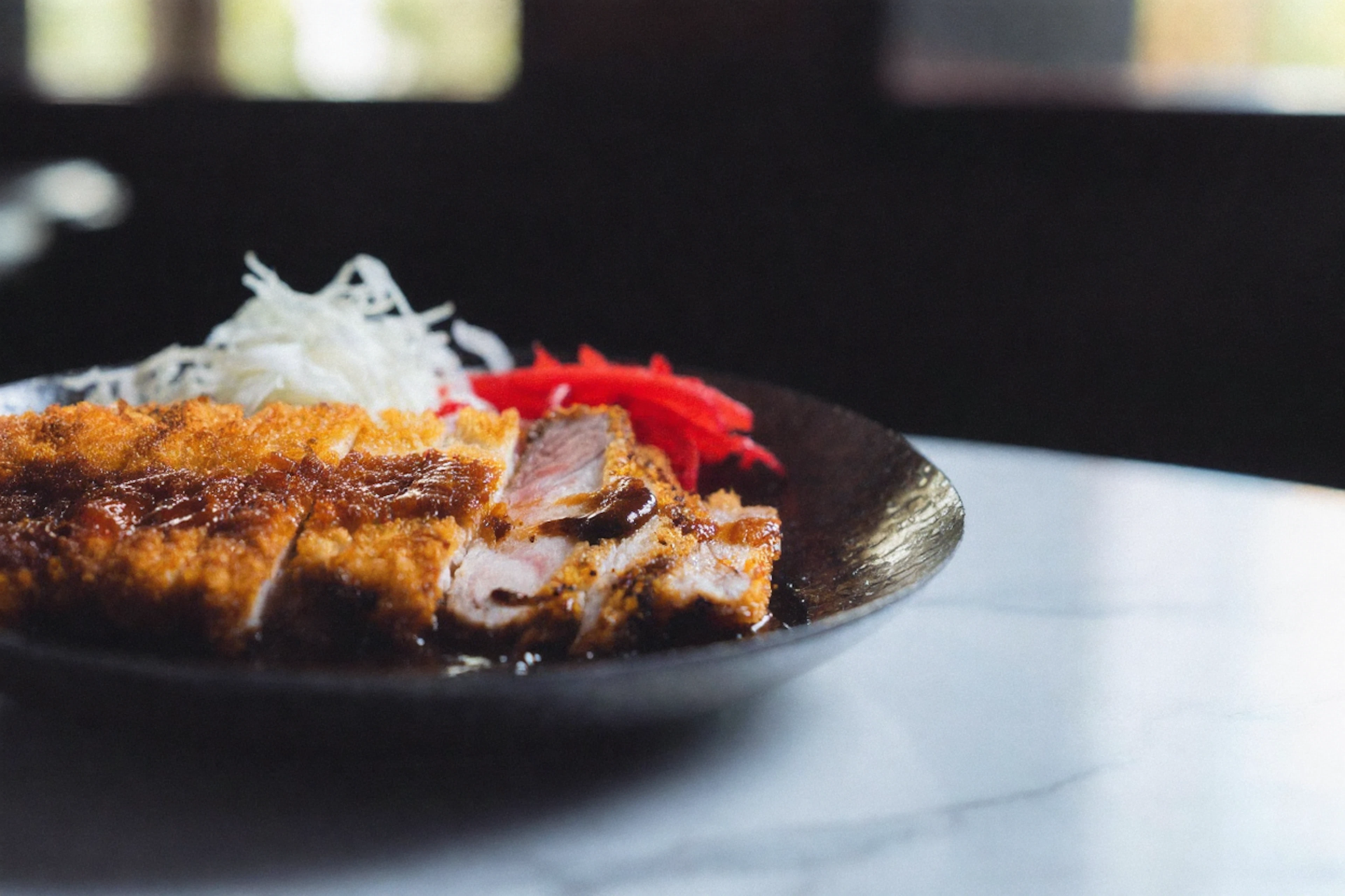 A Houston football legend opens a modern clubhouse restaurant in the Energy Corridor – just minutes from West Oaks Landing.