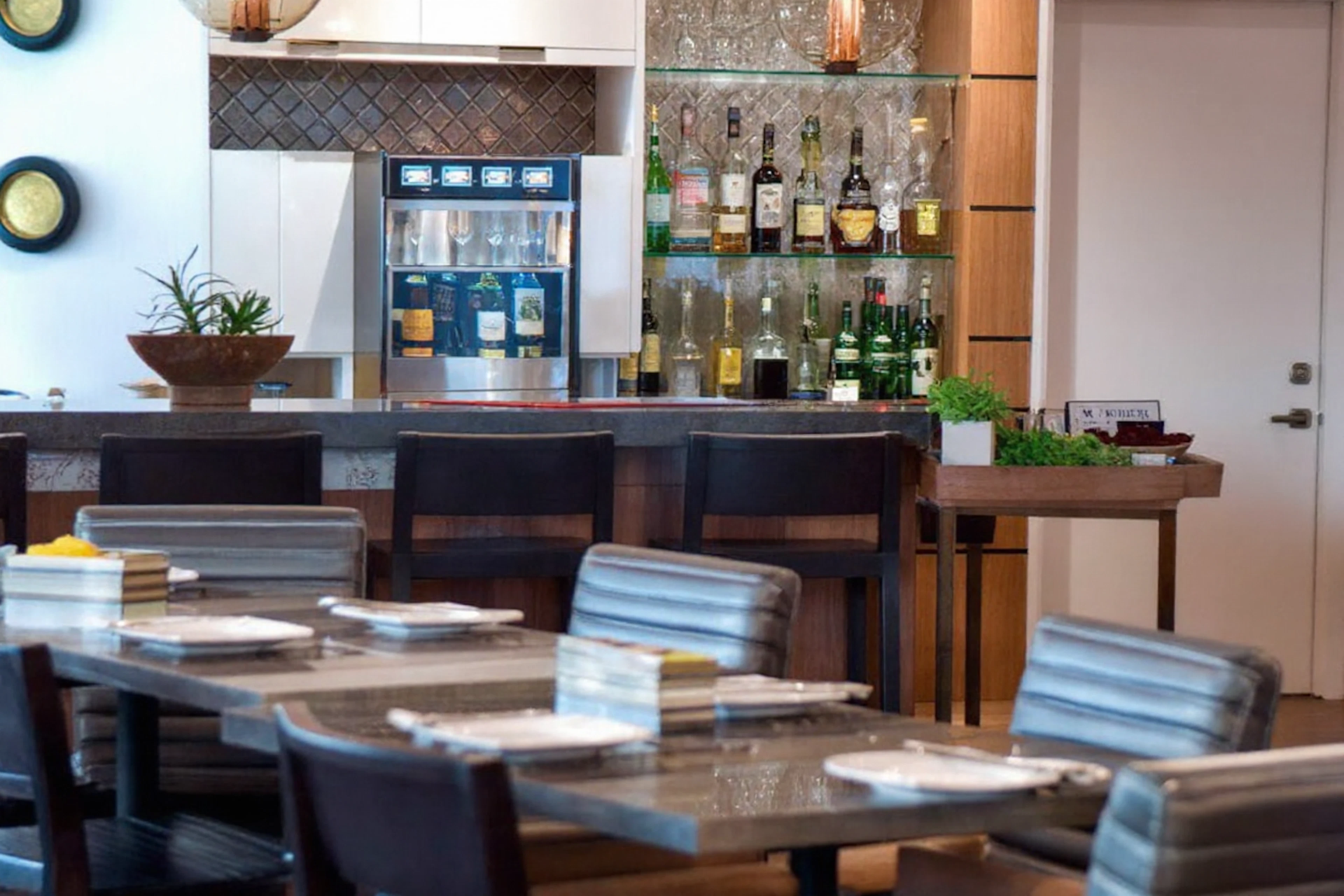 Republic Grill and Republic Lounge at Houston Marriott Westchase bring Southwestern dishes and hand-crafted cocktails to the Westchase dining scene.